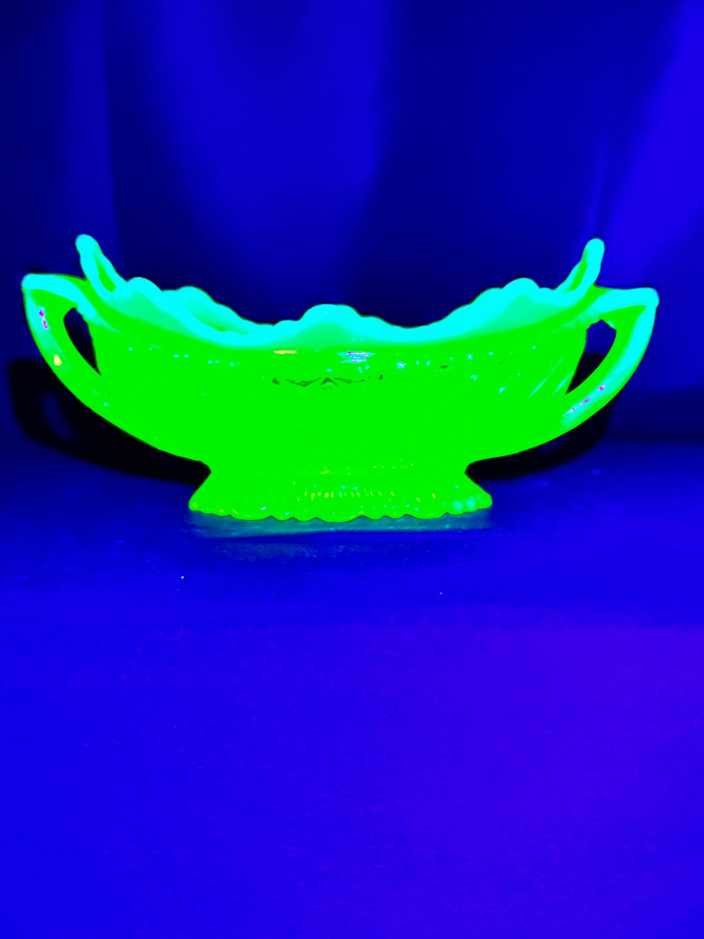 Davidson “Quilted Pillow Sham” Double Handled Boat-Shaped Bowl – Uranium Primrose Pearline – c. 1890s