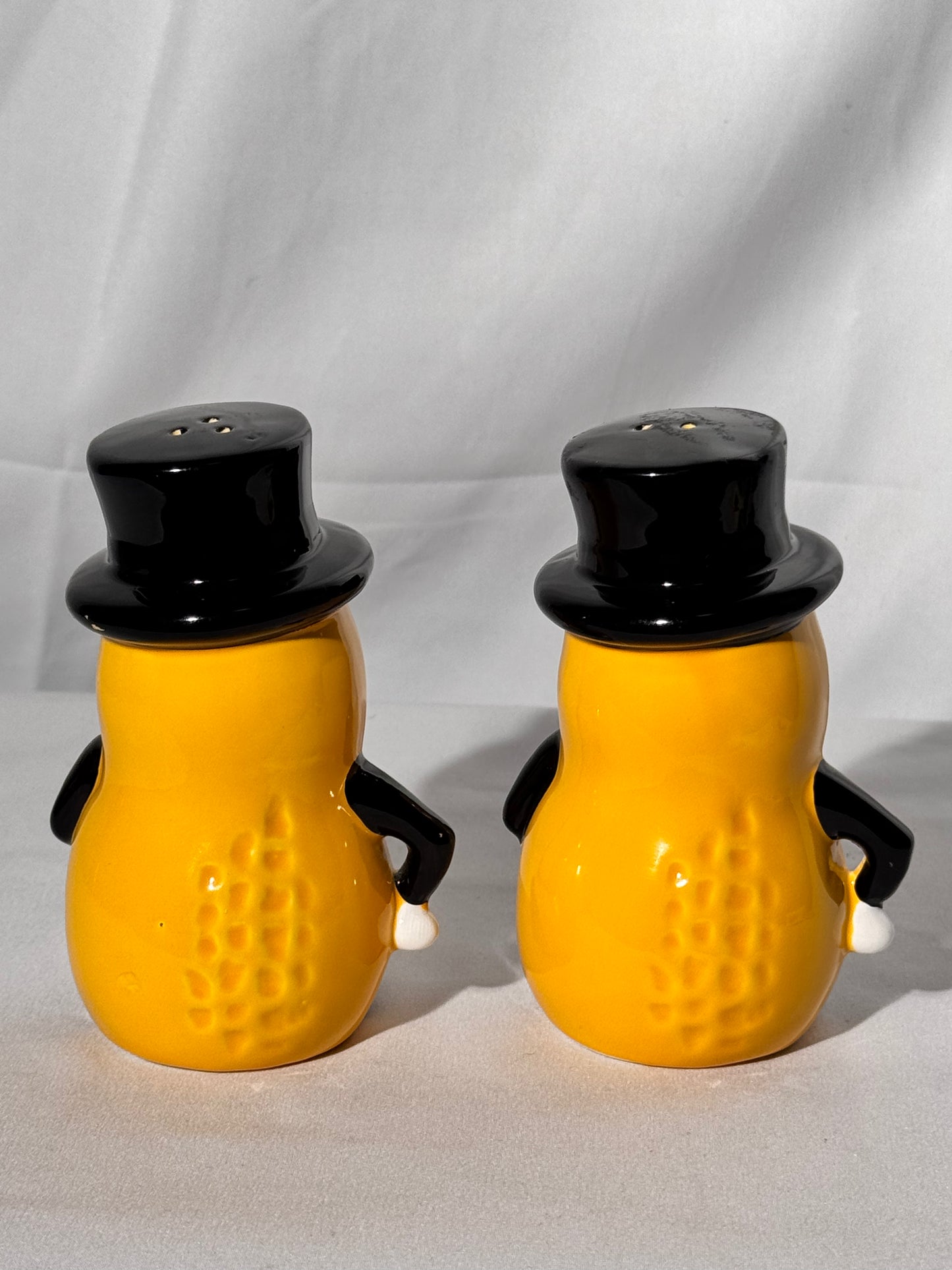 Mr. Peanut- Salt and Pepper shakers- 1990 - with stoppers