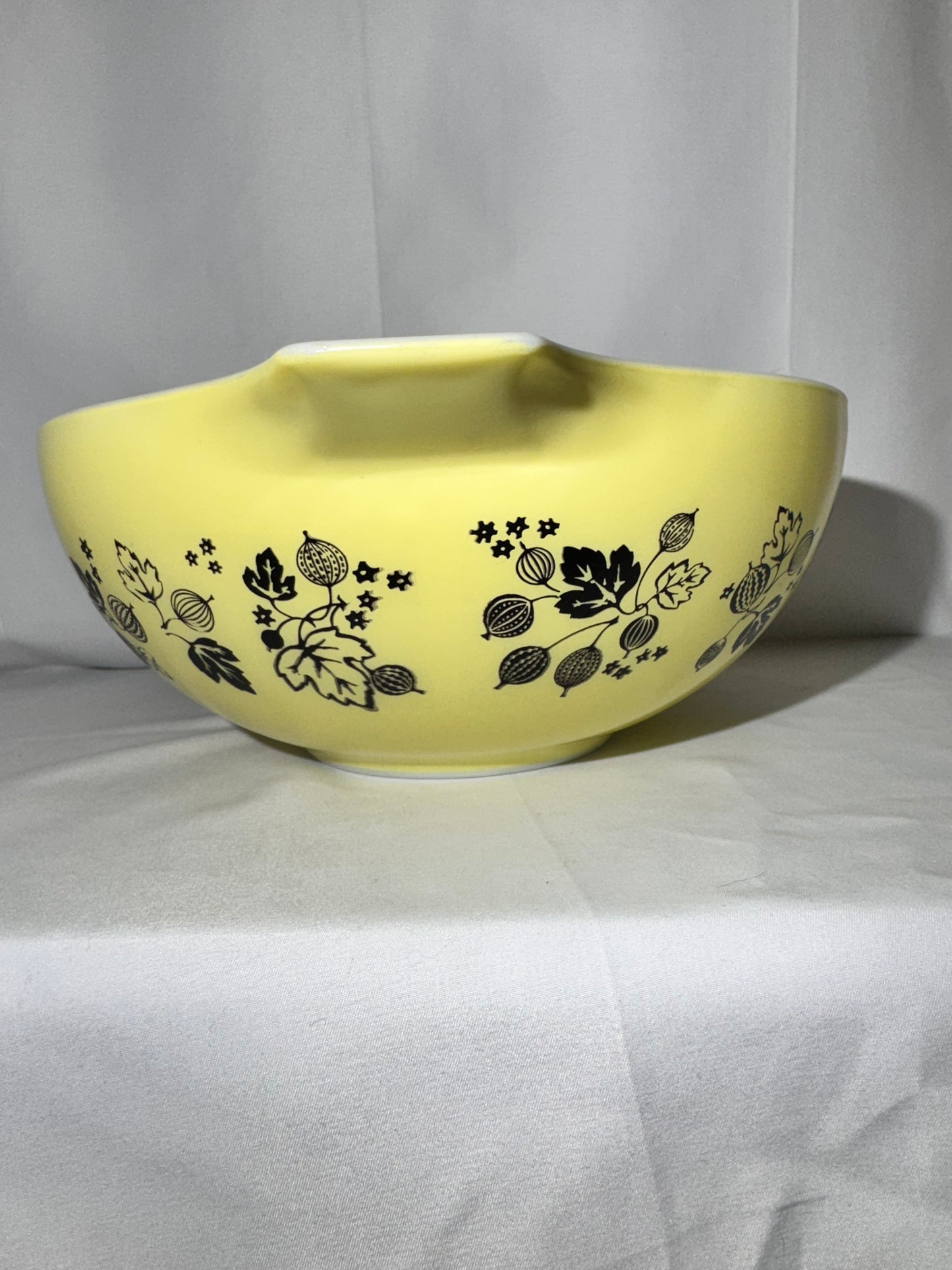 Vintage Pyrex Gooseberry Cinderella Mixing Bowl Set – Yellow, White & Black – 4 Piece Complete Set (441, 442, 443, 444)