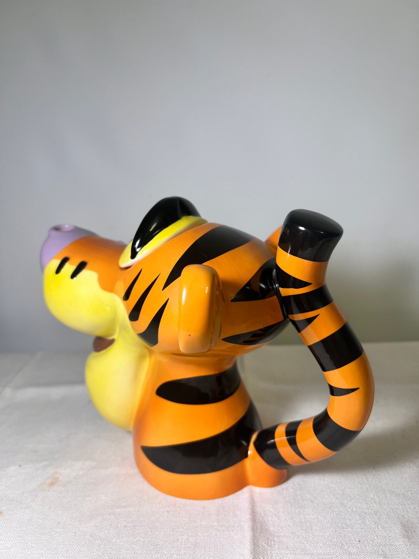 Tigger- 7” teapot- Disney showcase- Paul Cardew-2000