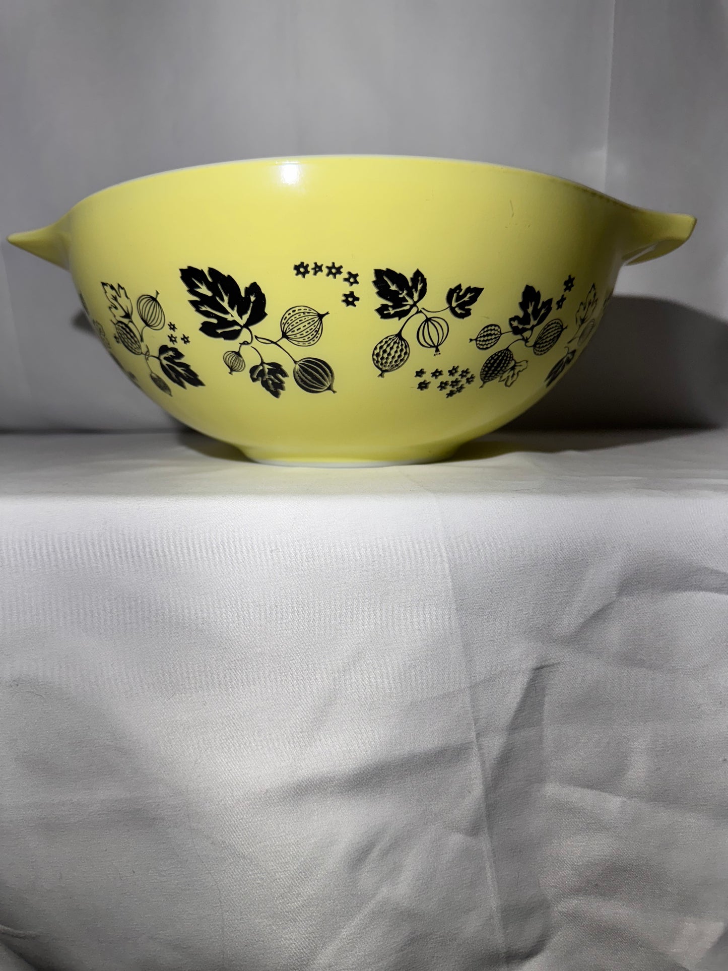 Vintage Pyrex Gooseberry Cinderella Mixing Bowl Set – Yellow, White & Black – 4 Piece Complete Set (441, 442, 443, 444)