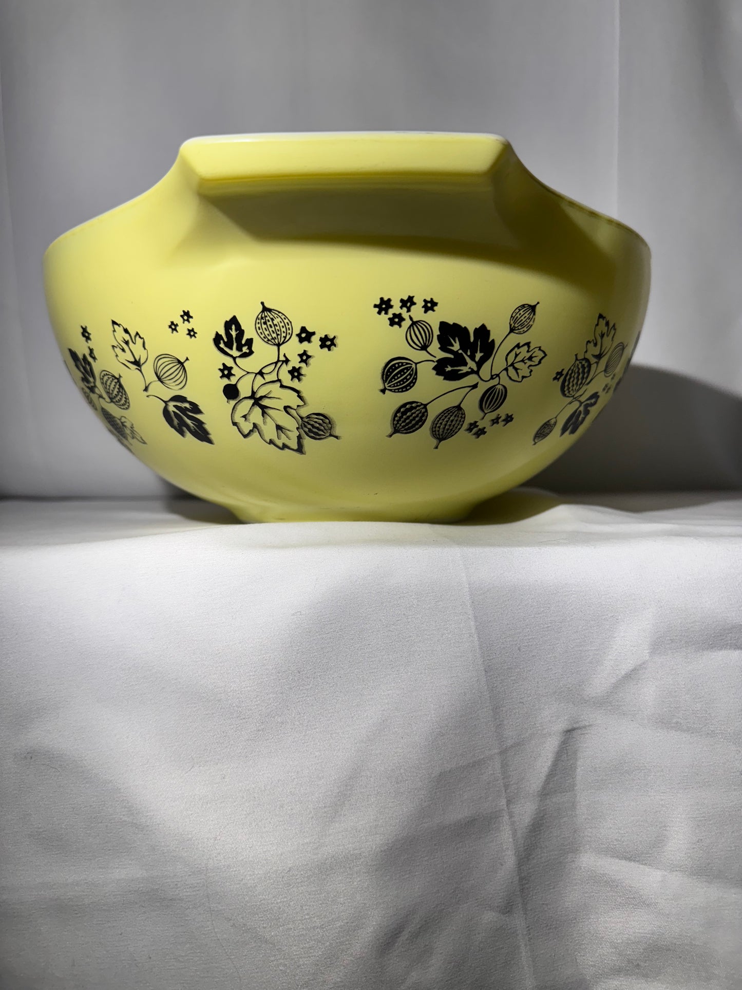 Vintage Pyrex Gooseberry Cinderella Mixing Bowl Set – Yellow, White & Black – 4 Piece Complete Set (441, 442, 443, 444)