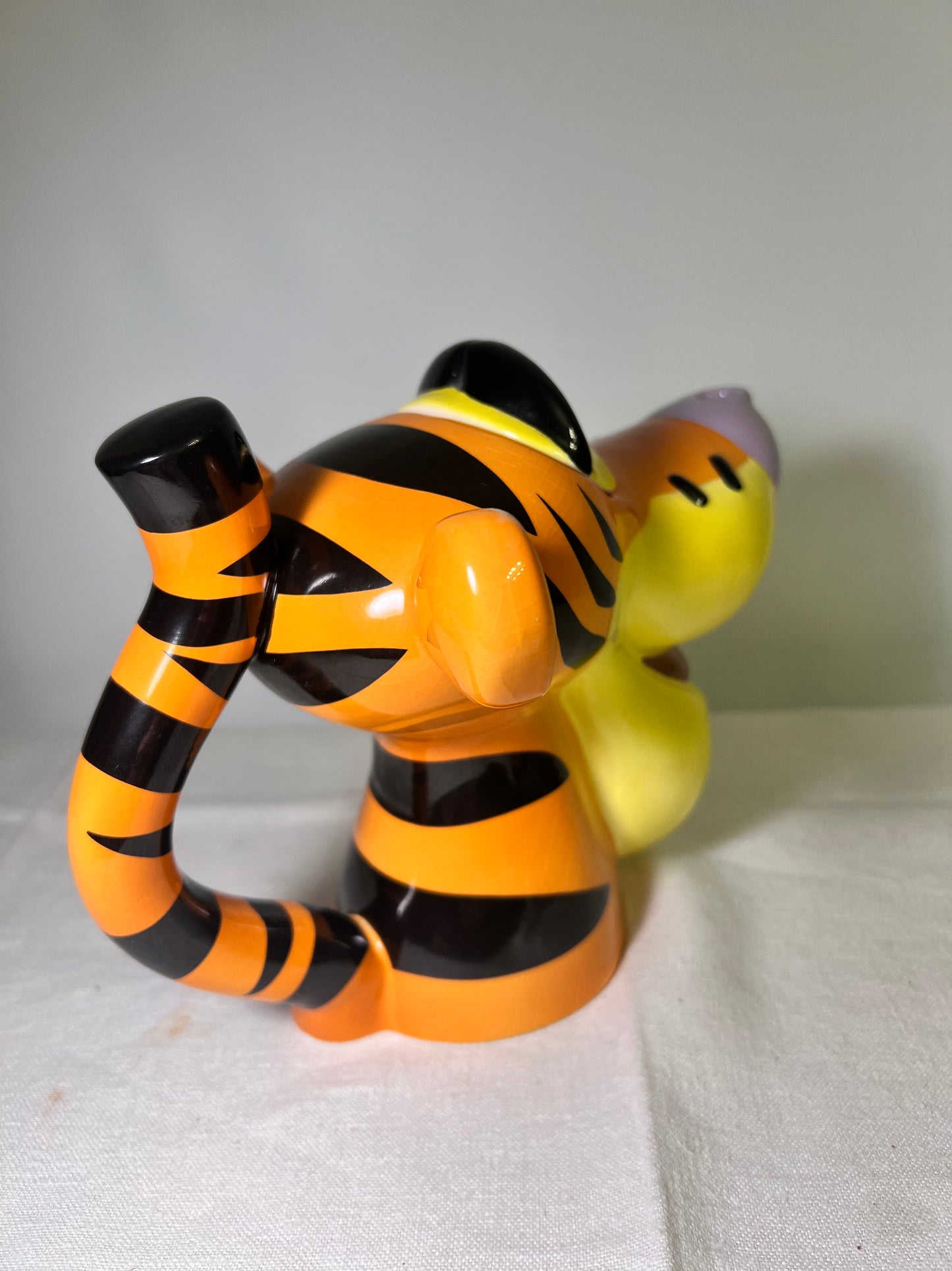 Tigger- 7” teapot- Disney showcase- Paul Cardew-2000