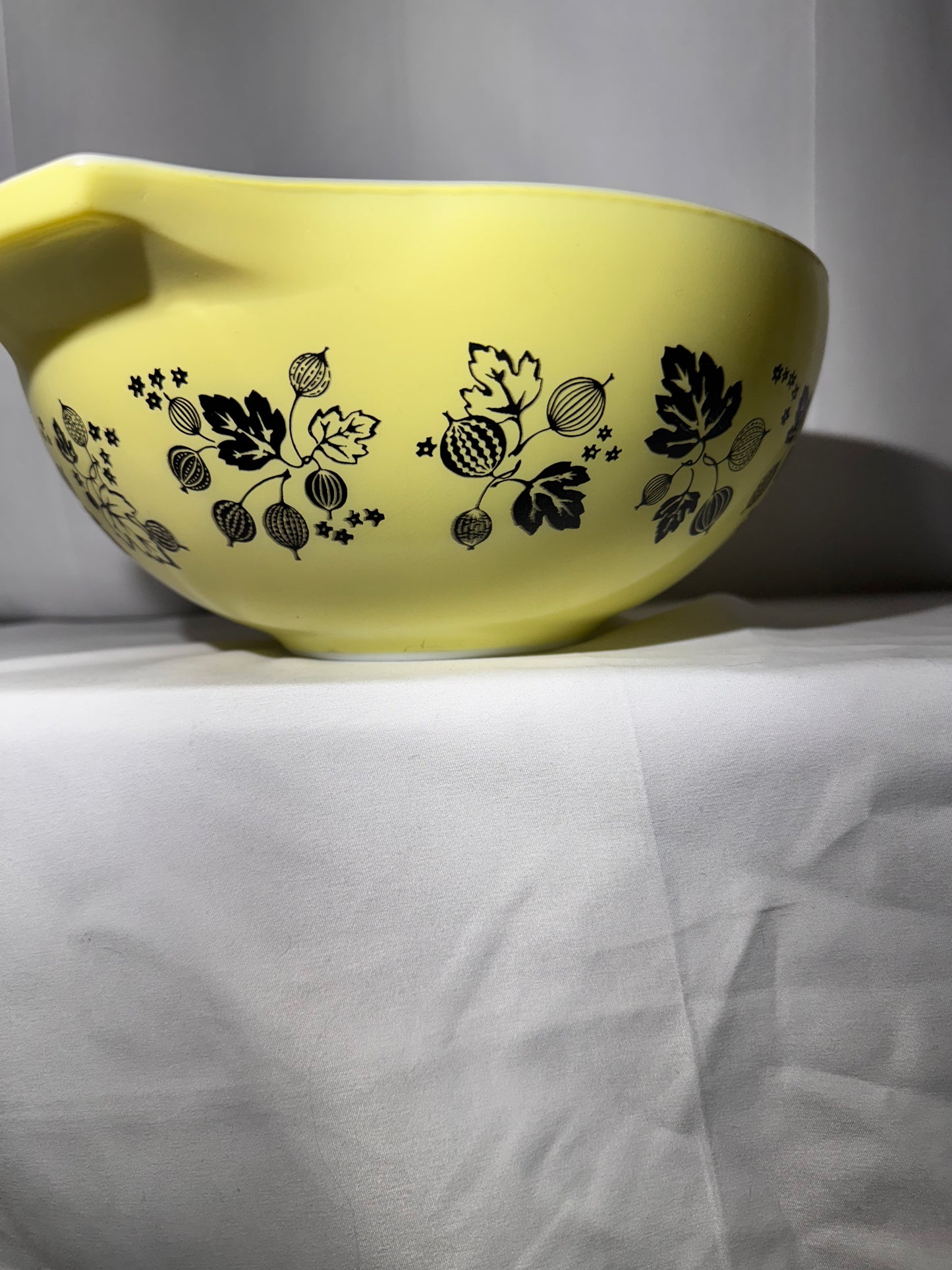 Vintage Pyrex Gooseberry Cinderella Mixing Bowl Set – Yellow, White & Black – 4 Piece Complete Set (441, 442, 443, 444)