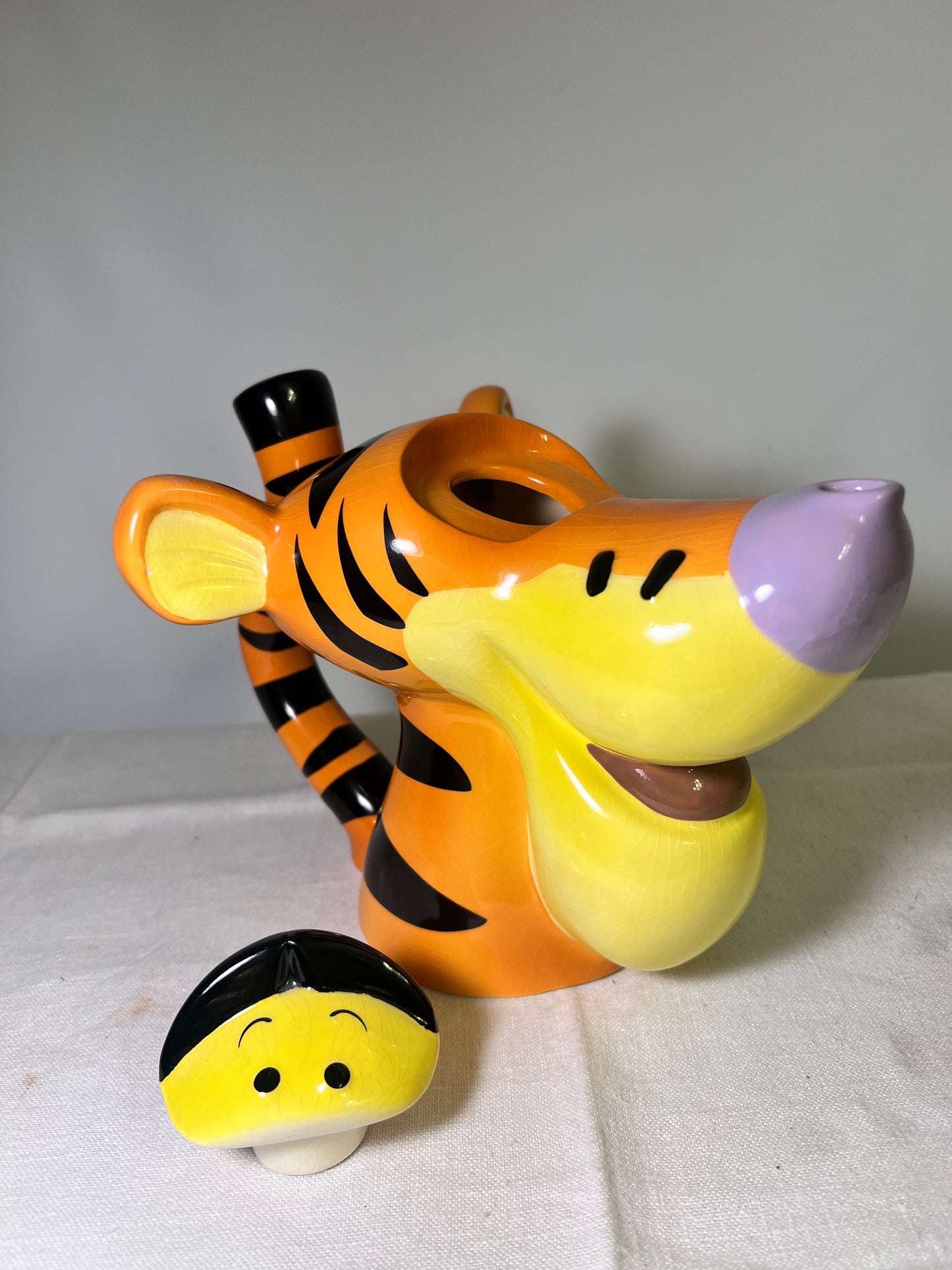 Tigger- 7” teapot- Disney showcase- Paul Cardew-2000