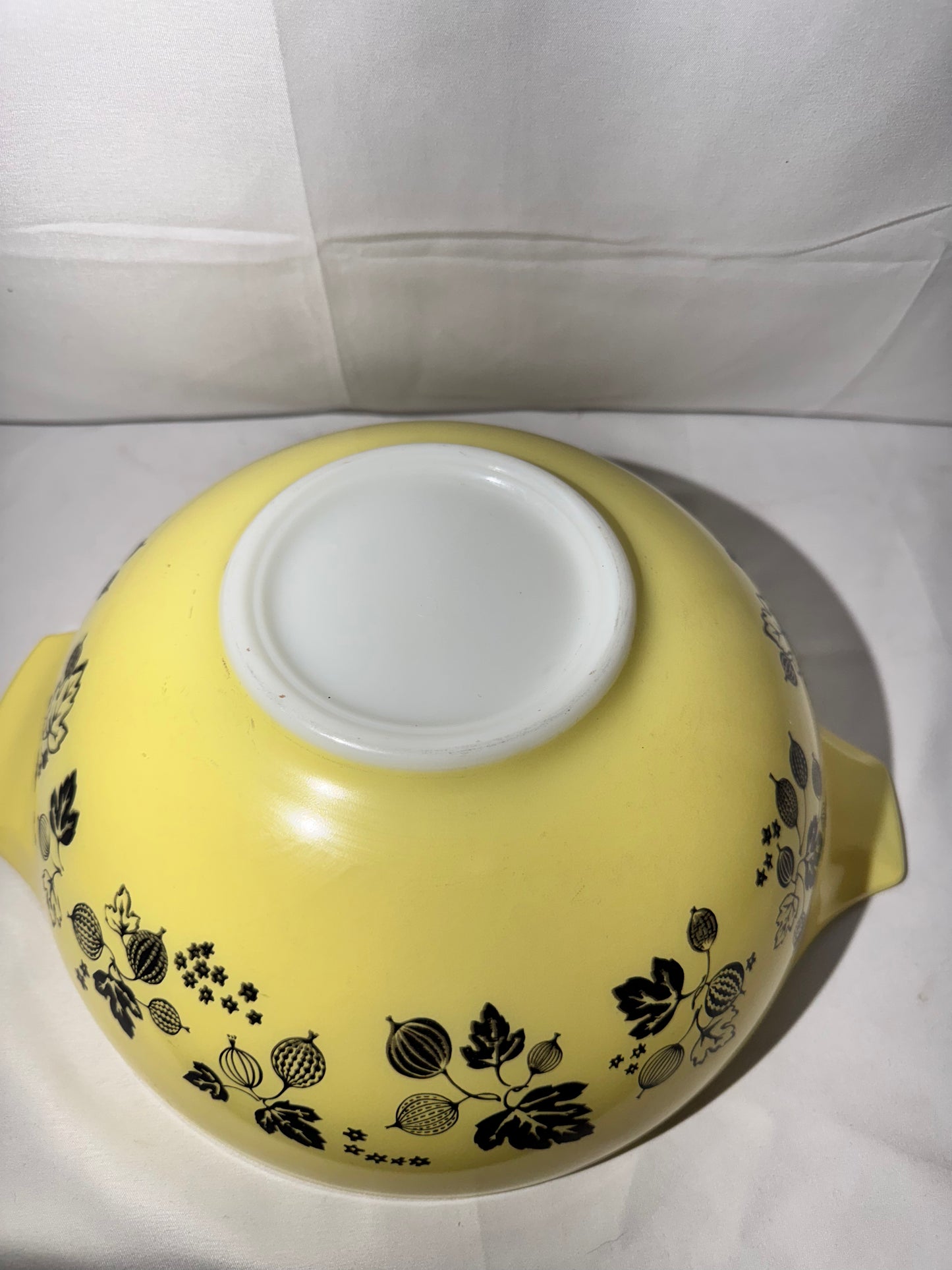 Vintage Pyrex Gooseberry Cinderella Mixing Bowl Set – Yellow, White & Black – 4 Piece Complete Set (441, 442, 443, 444)