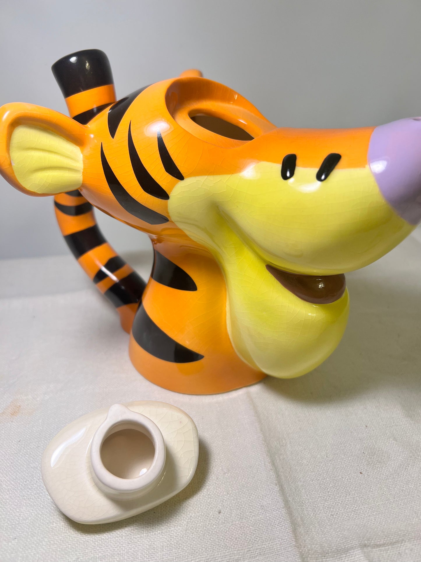 Tigger- 7” teapot- Disney showcase- Paul Cardew-2000