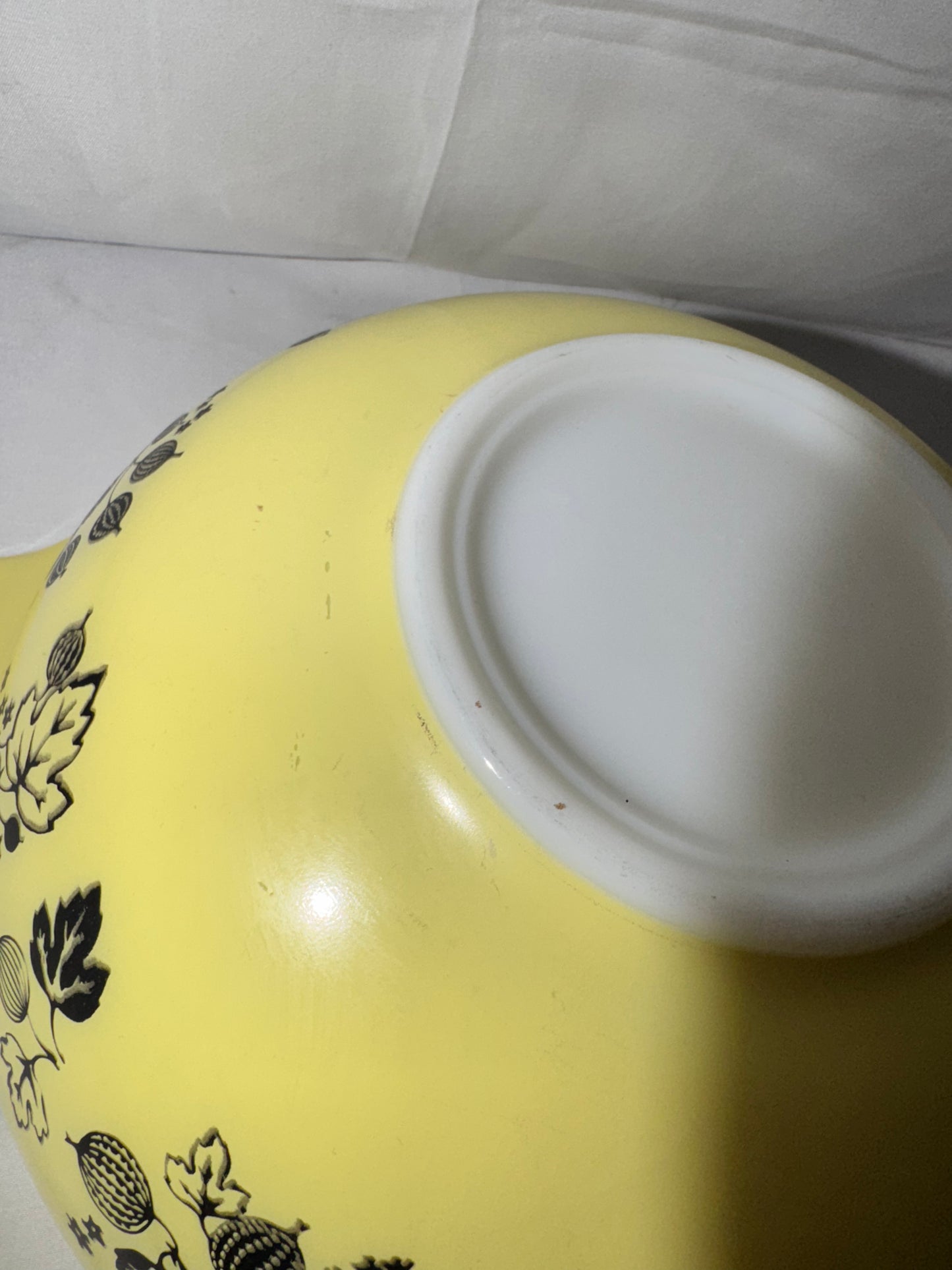 Vintage Pyrex Gooseberry Cinderella Mixing Bowl Set – Yellow, White & Black – 4 Piece Complete Set (441, 442, 443, 444)