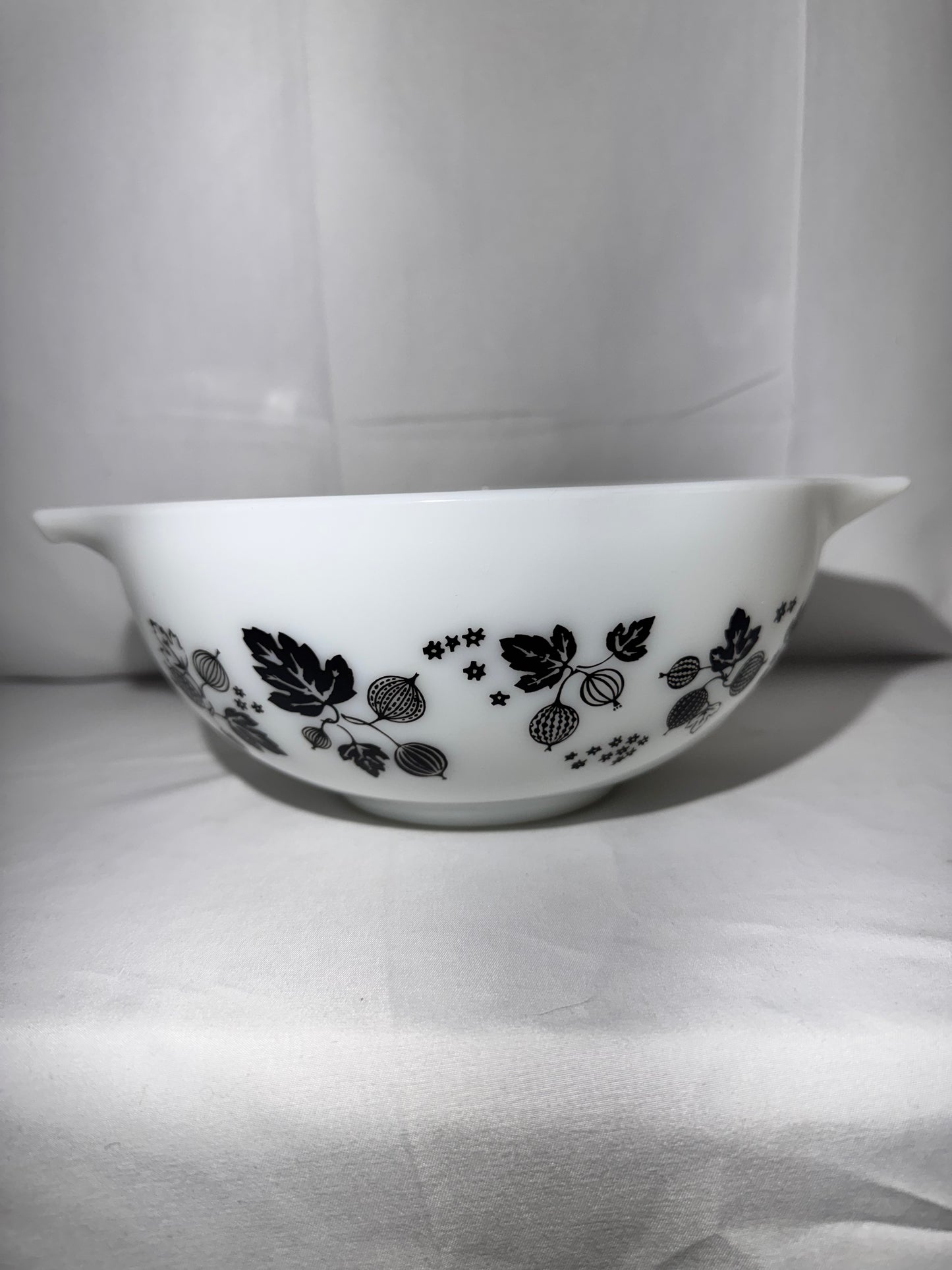 Vintage Pyrex Gooseberry Cinderella Mixing Bowl Set – Yellow, White & Black – 4 Piece Complete Set (441, 442, 443, 444)