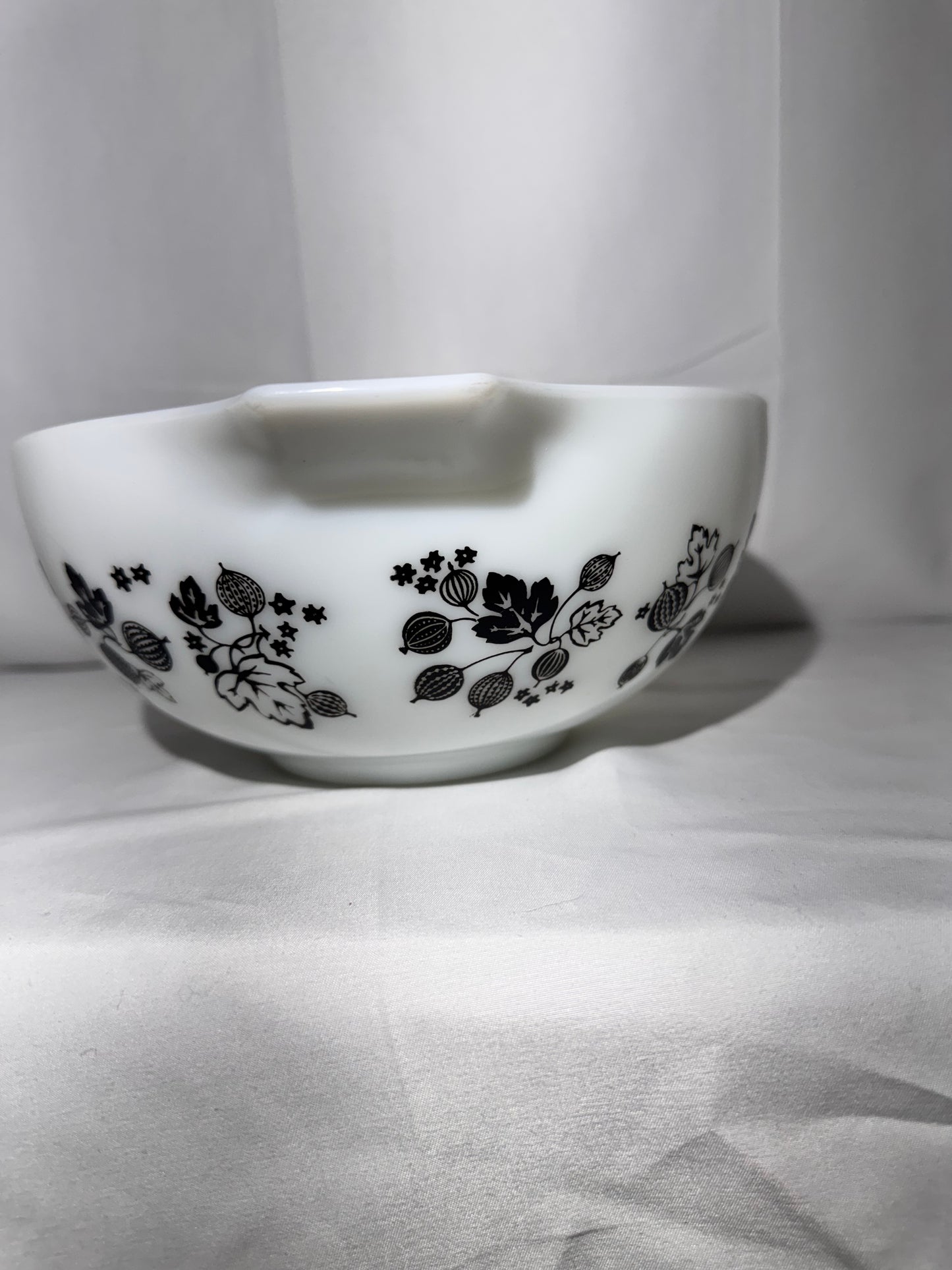 Vintage Pyrex Gooseberry Cinderella Mixing Bowl Set – Yellow, White & Black – 4 Piece Complete Set (441, 442, 443, 444)