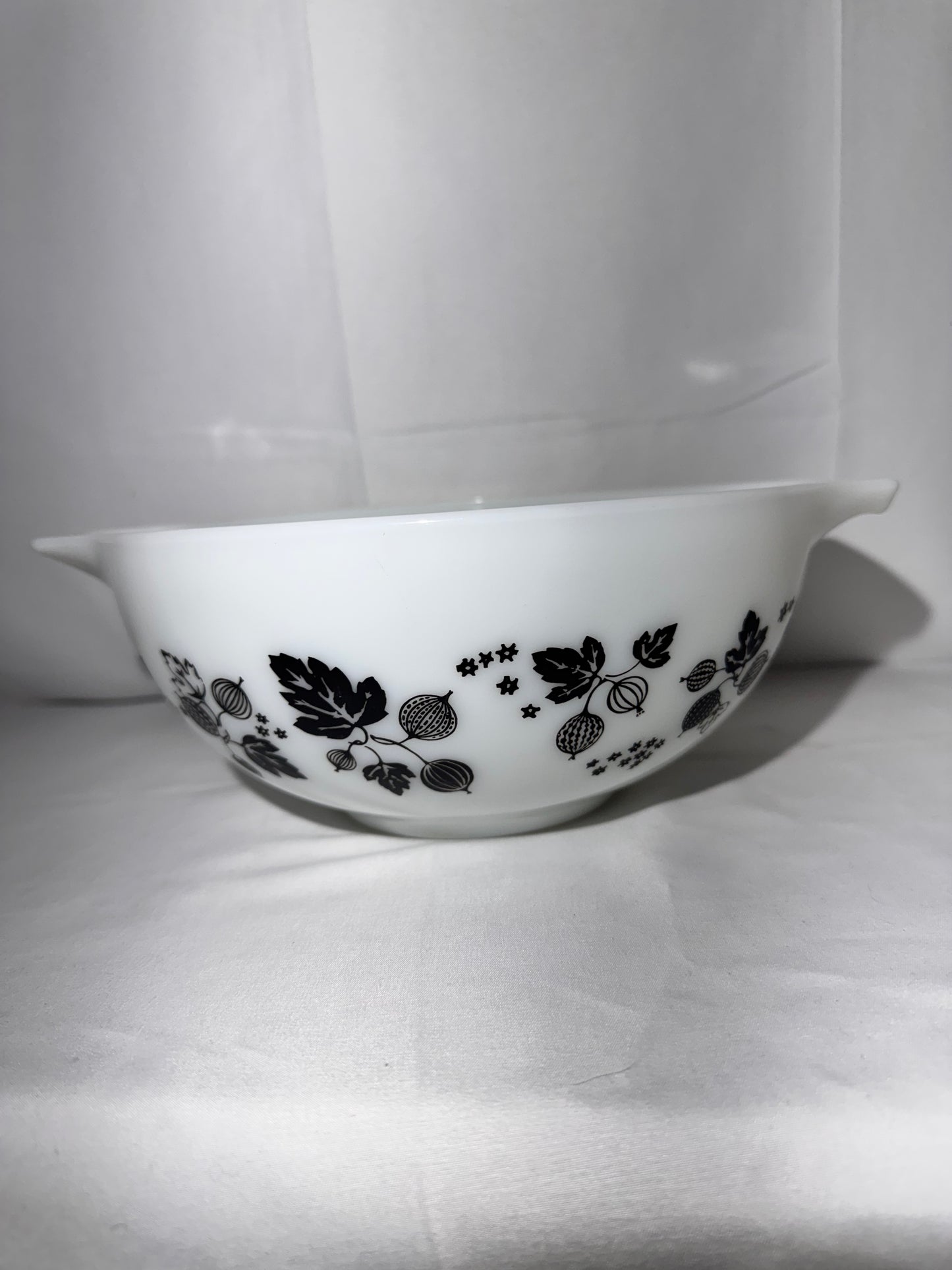 Vintage Pyrex Gooseberry Cinderella Mixing Bowl Set – Yellow, White & Black – 4 Piece Complete Set (441, 442, 443, 444)