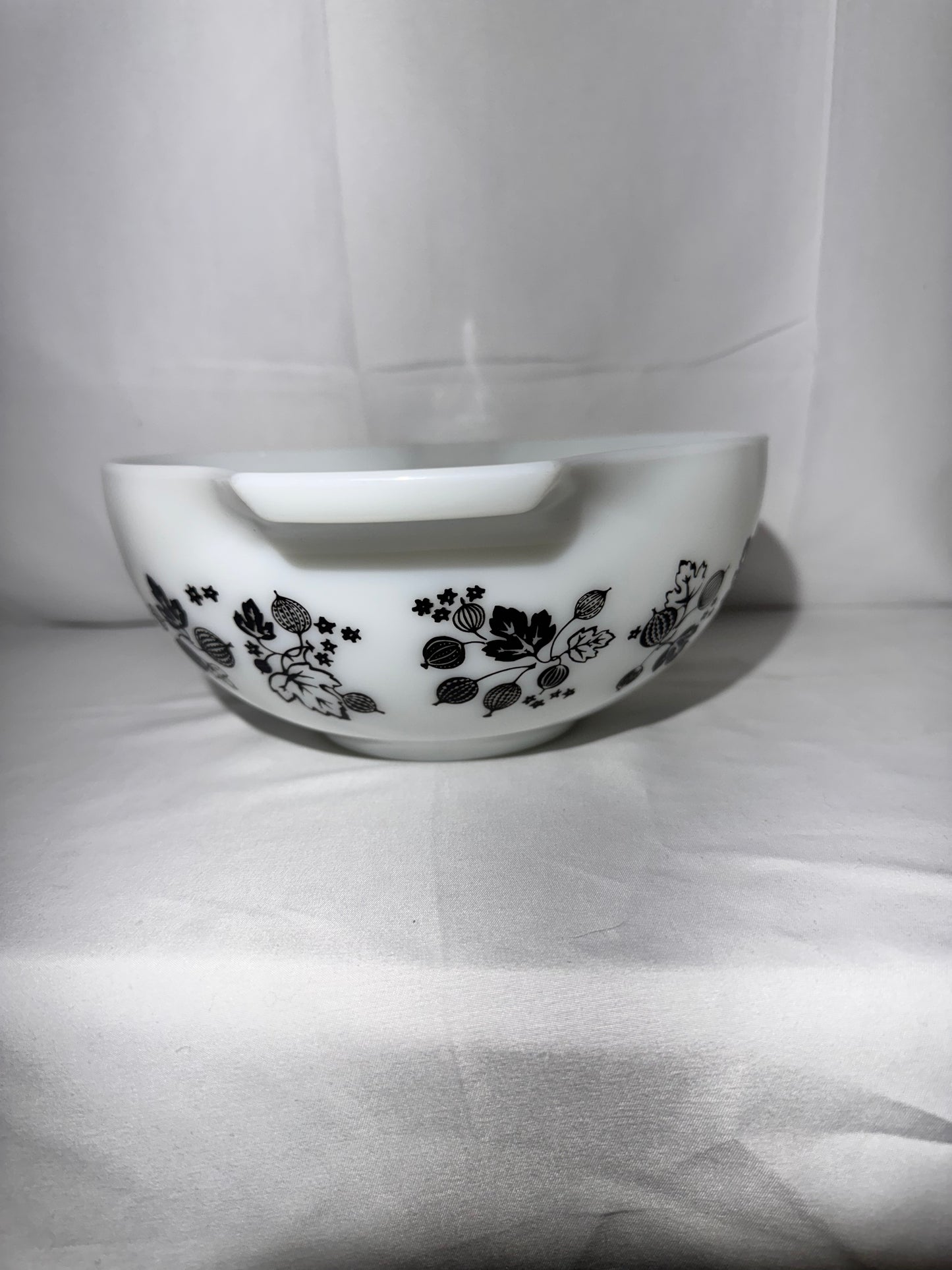 Vintage Pyrex Gooseberry Cinderella Mixing Bowl Set – Yellow, White & Black – 4 Piece Complete Set (441, 442, 443, 444)