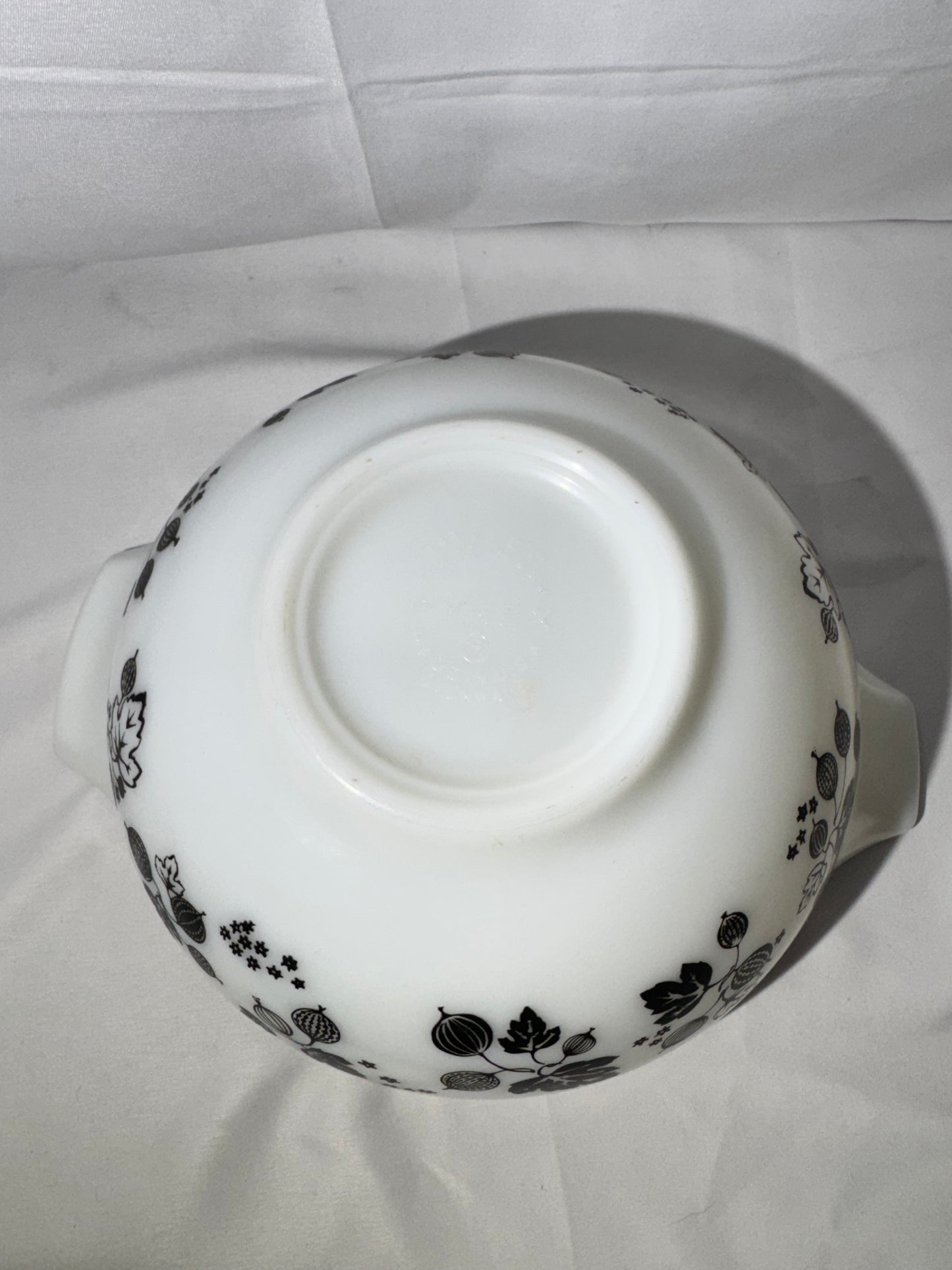 Vintage Pyrex Gooseberry Cinderella Mixing Bowl Set – Yellow, White & Black – 4 Piece Complete Set (441, 442, 443, 444)