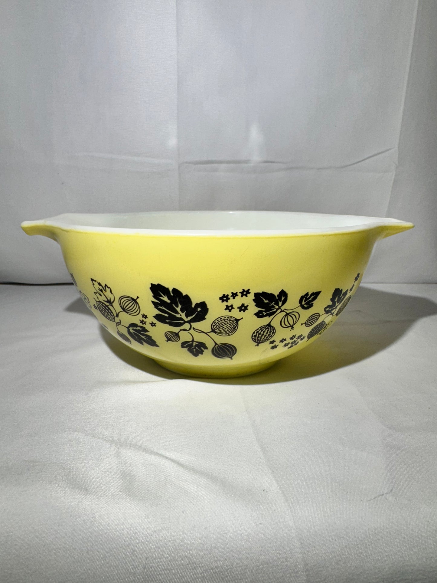 Vintage Pyrex Gooseberry Cinderella Mixing Bowl Set – Yellow, White & Black – 4 Piece Complete Set (441, 442, 443, 444)
