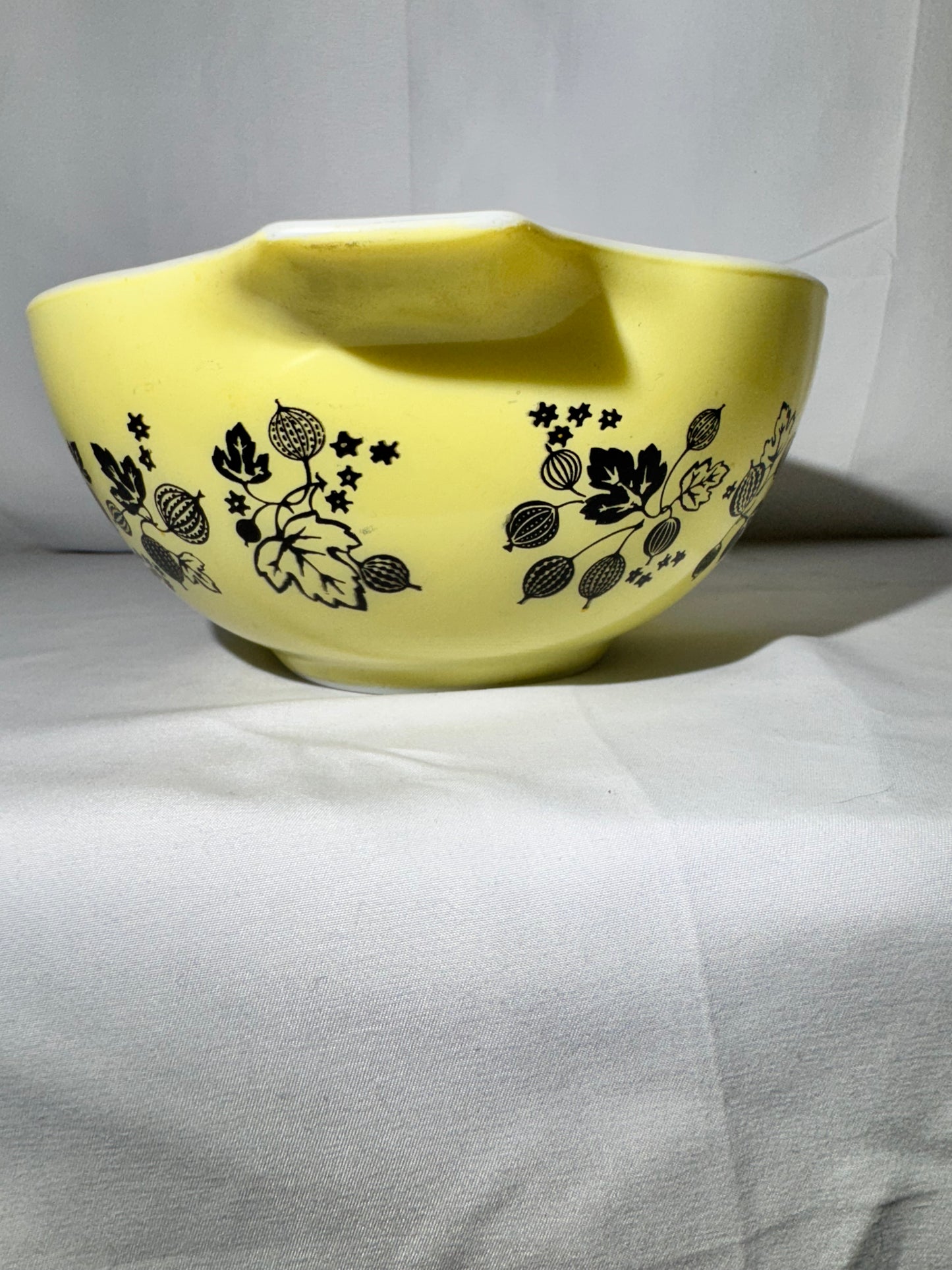 Vintage Pyrex Gooseberry Cinderella Mixing Bowl Set – Yellow, White & Black – 4 Piece Complete Set (441, 442, 443, 444)