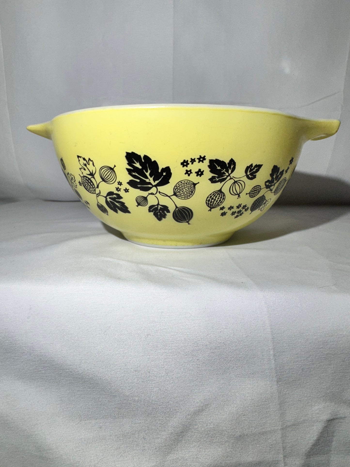 Vintage Pyrex Gooseberry Cinderella Mixing Bowl Set – Yellow, White & Black – 4 Piece Complete Set (441, 442, 443, 444)