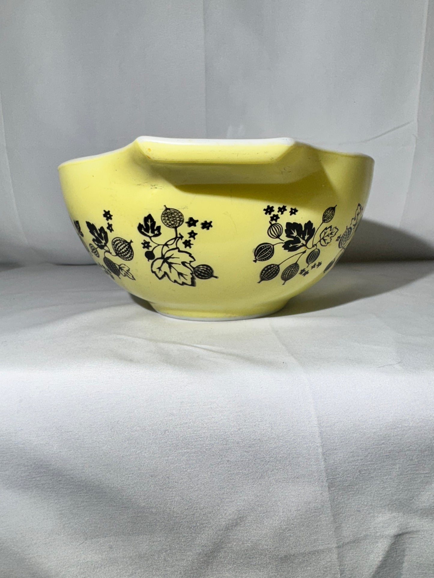 Vintage Pyrex Gooseberry Cinderella Mixing Bowl Set – Yellow, White & Black – 4 Piece Complete Set (441, 442, 443, 444)