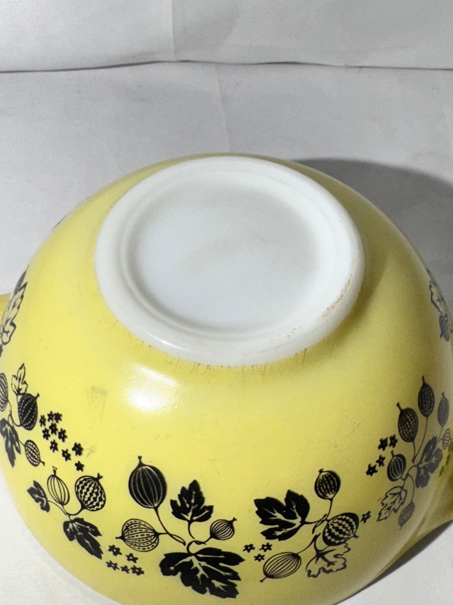 Vintage Pyrex Gooseberry Cinderella Mixing Bowl Set – Yellow, White & Black – 4 Piece Complete Set (441, 442, 443, 444)