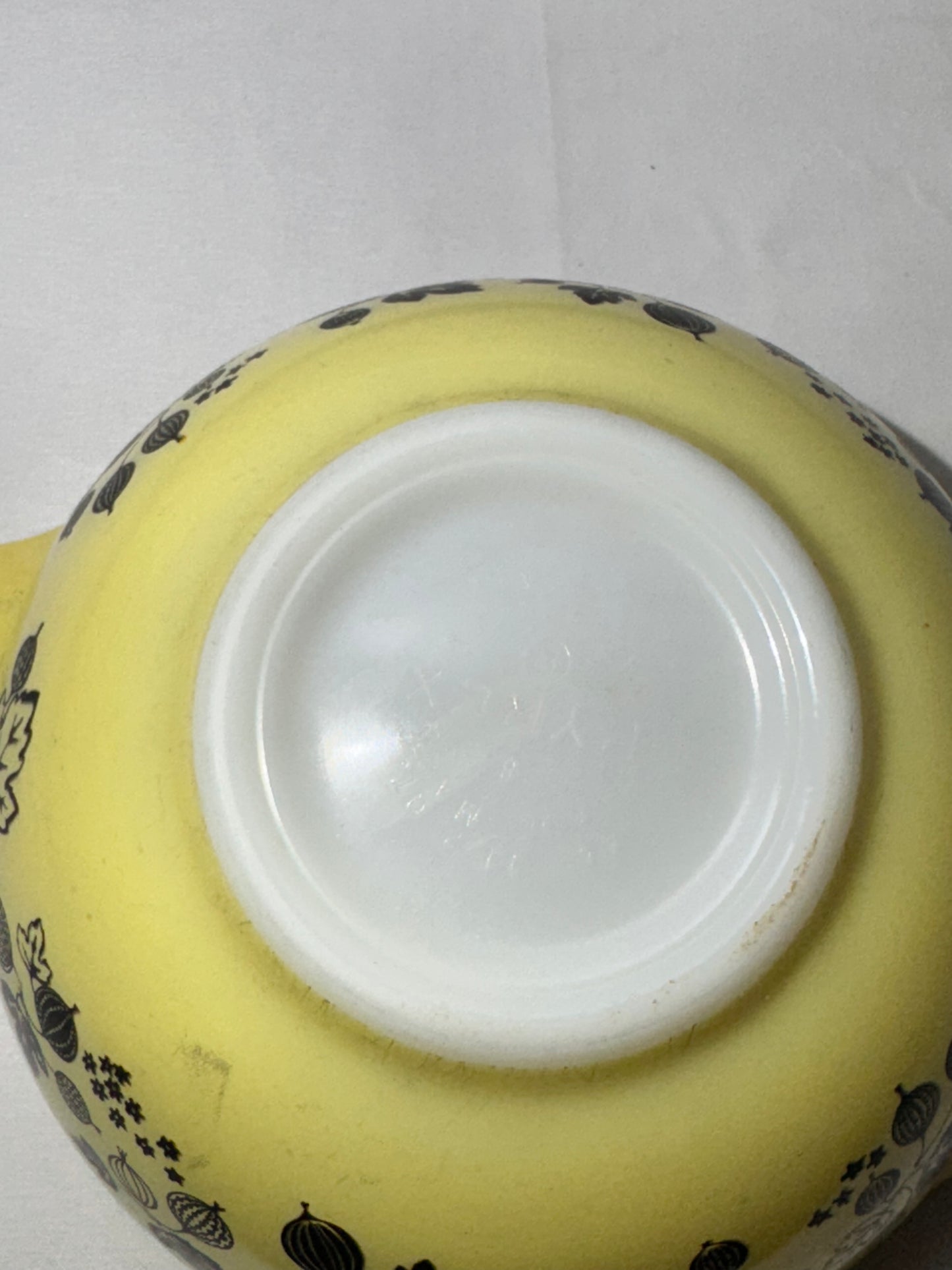 Vintage Pyrex Gooseberry Cinderella Mixing Bowl Set – Yellow, White & Black – 4 Piece Complete Set (441, 442, 443, 444)