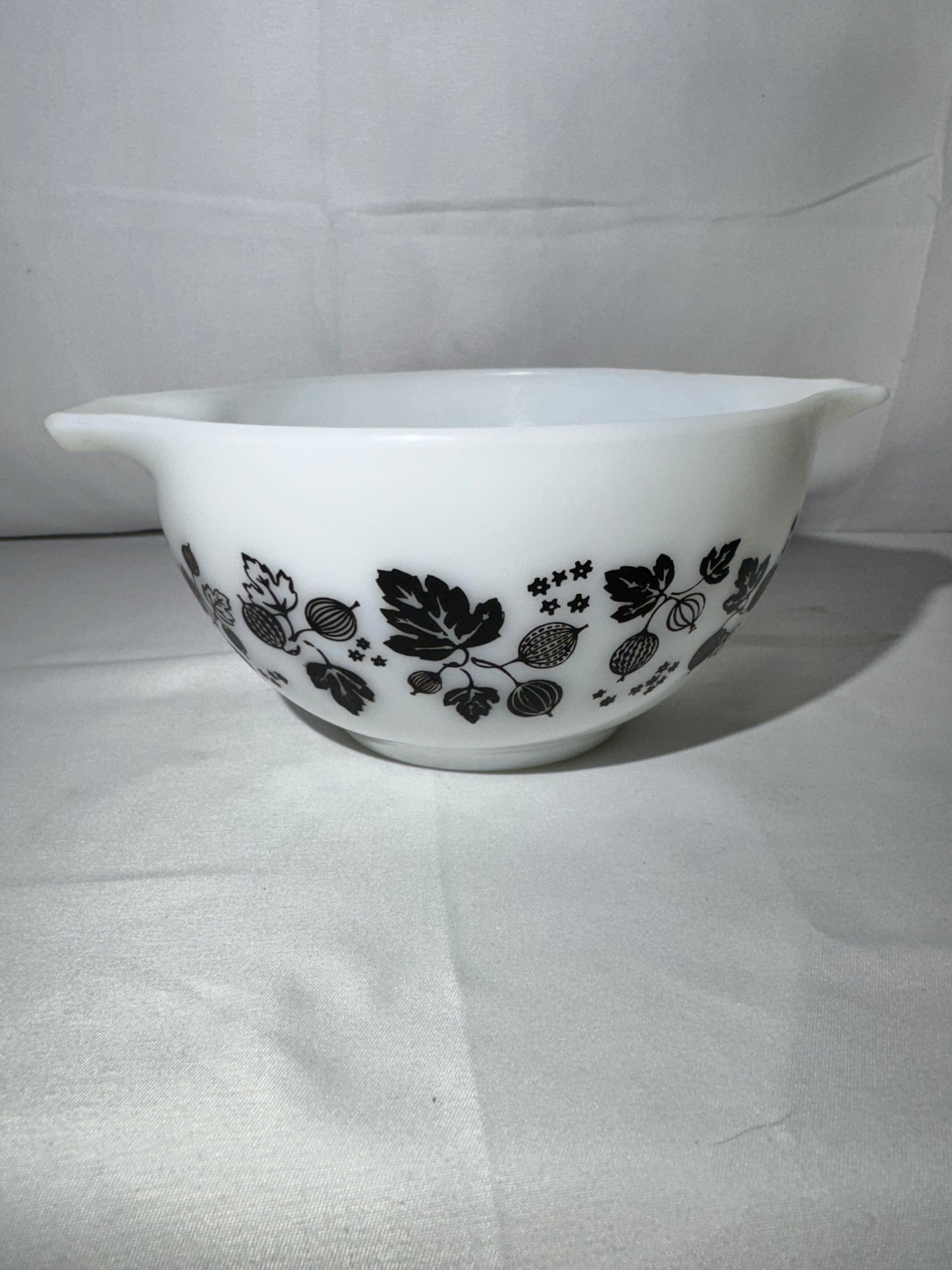 Vintage Pyrex Gooseberry Cinderella Mixing Bowl Set – Yellow, White & Black – 4 Piece Complete Set (441, 442, 443, 444)
