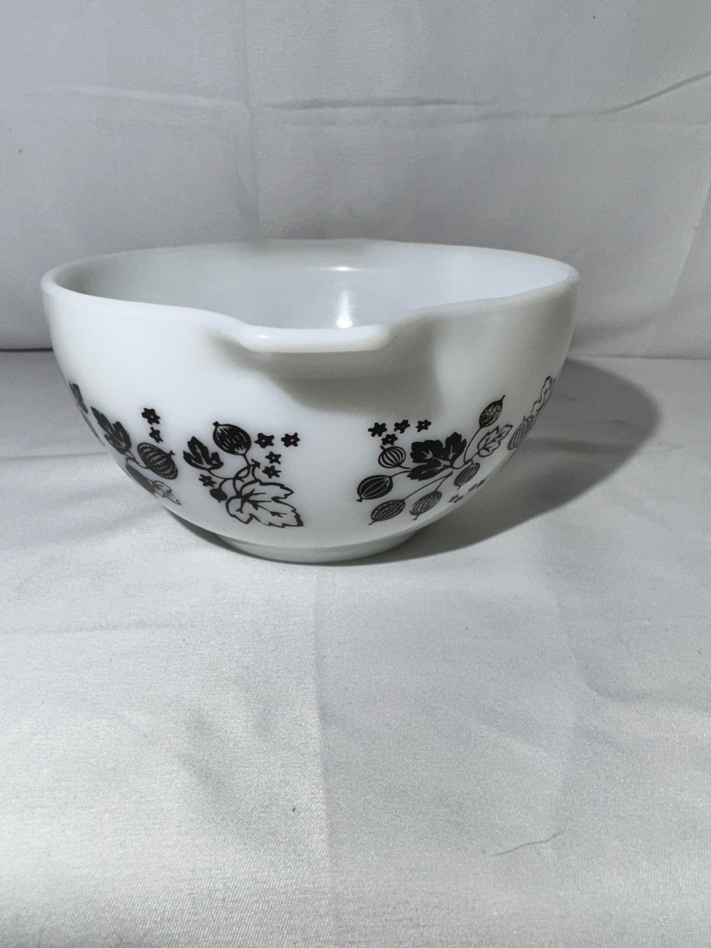 Vintage Pyrex Gooseberry Cinderella Mixing Bowl Set – Yellow, White & Black – 4 Piece Complete Set (441, 442, 443, 444)