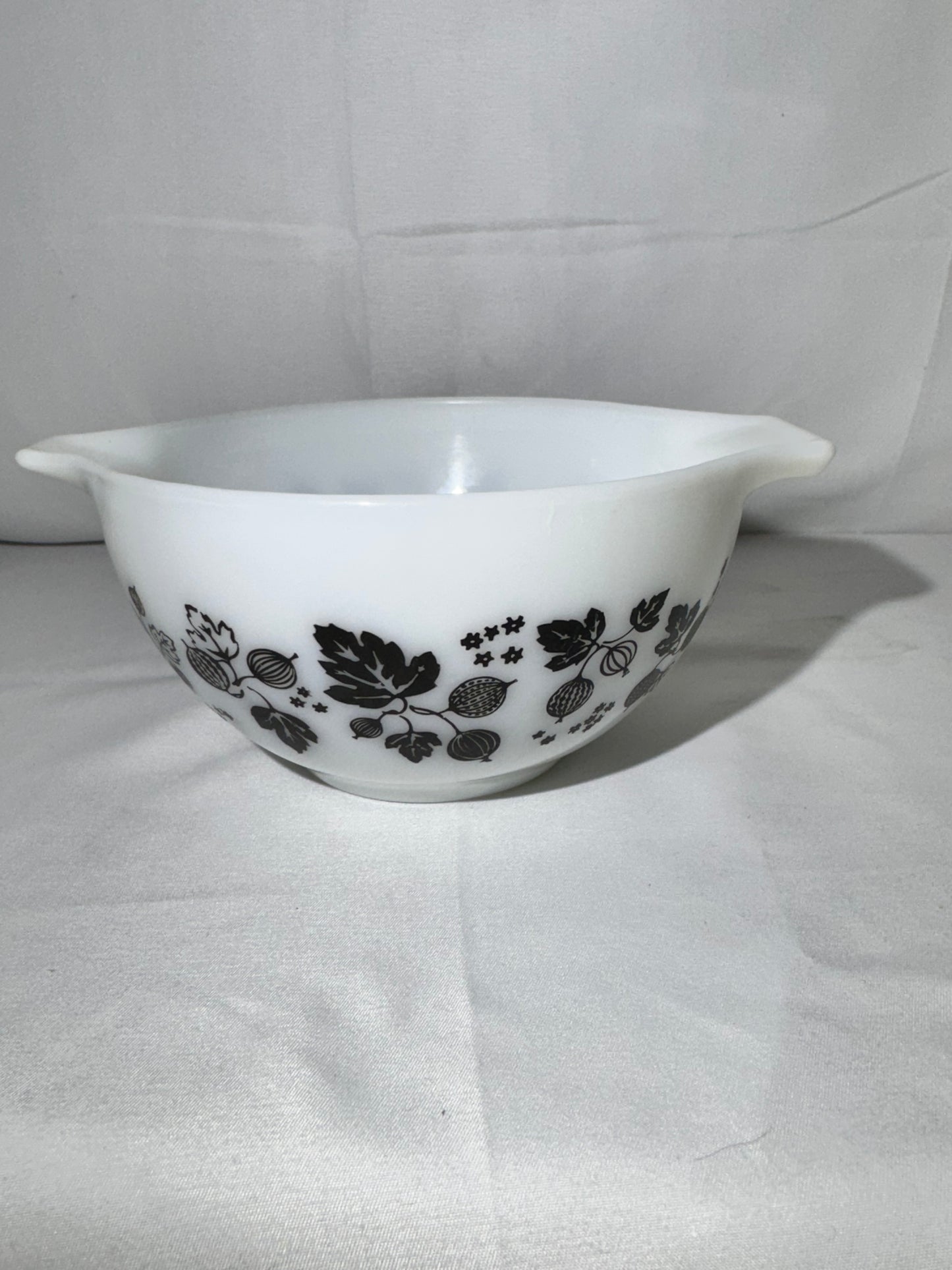 Vintage Pyrex Gooseberry Cinderella Mixing Bowl Set – Yellow, White & Black – 4 Piece Complete Set (441, 442, 443, 444)