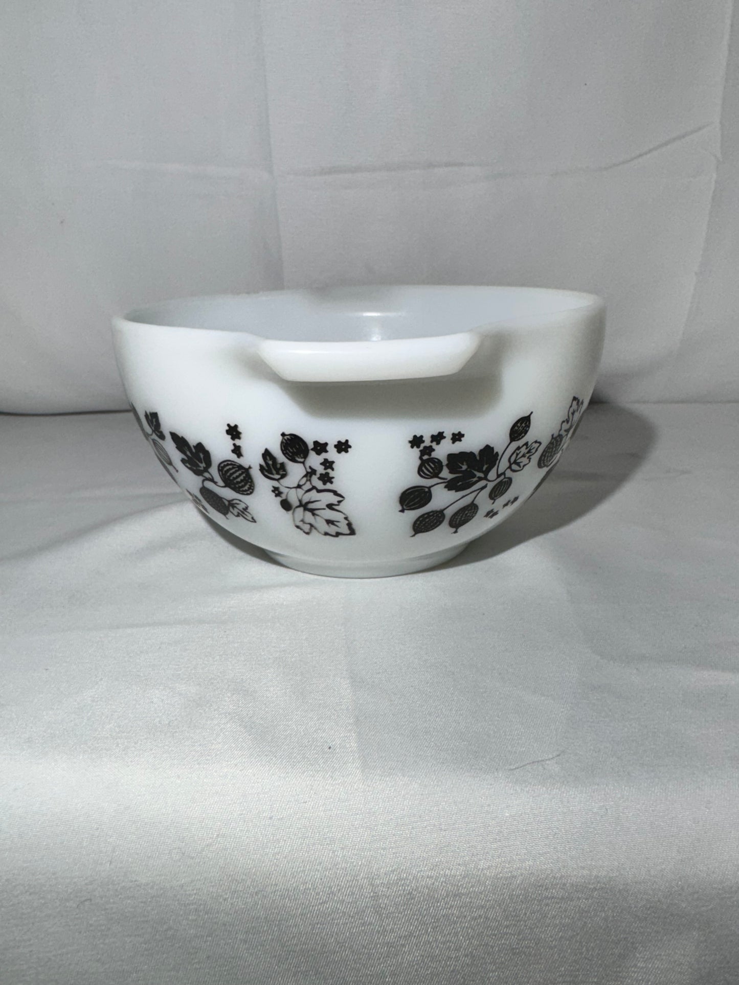 Vintage Pyrex Gooseberry Cinderella Mixing Bowl Set – Yellow, White & Black – 4 Piece Complete Set (441, 442, 443, 444)