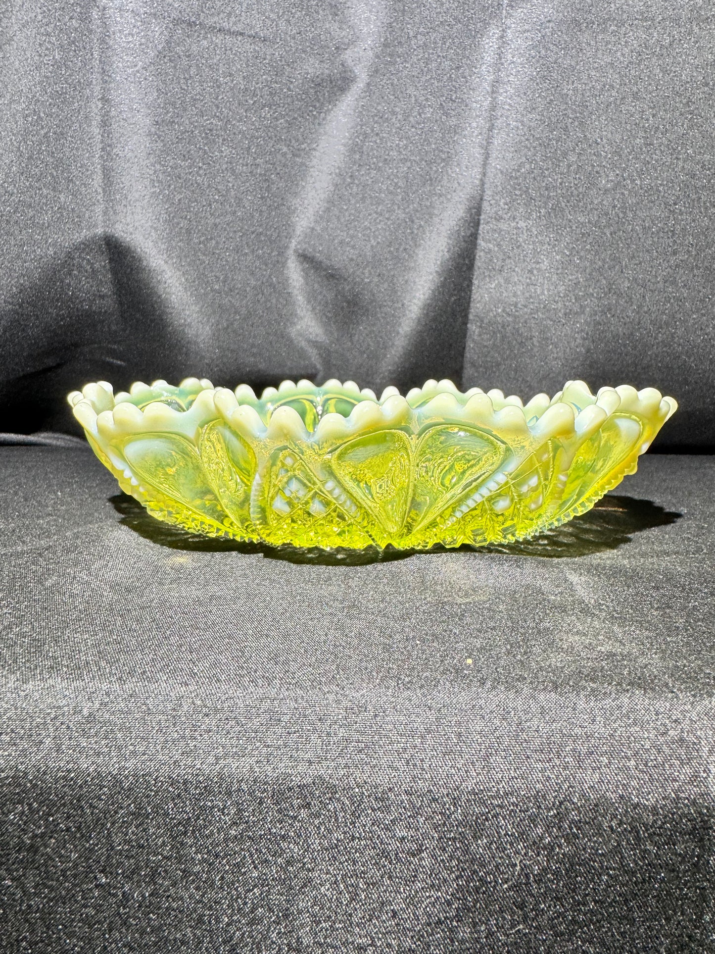 Uranium Glass Davidson Primrose Pearline “William and Mary” Ruffled Oval Bowl RD 413701