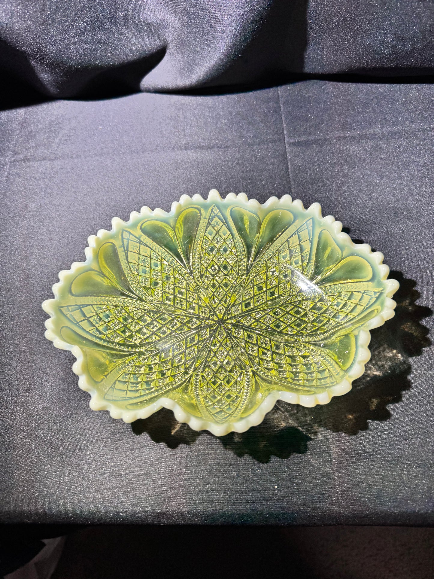 Uranium Glass Davidson Primrose Pearline “William and Mary” Ruffled Oval Bowl RD 413701