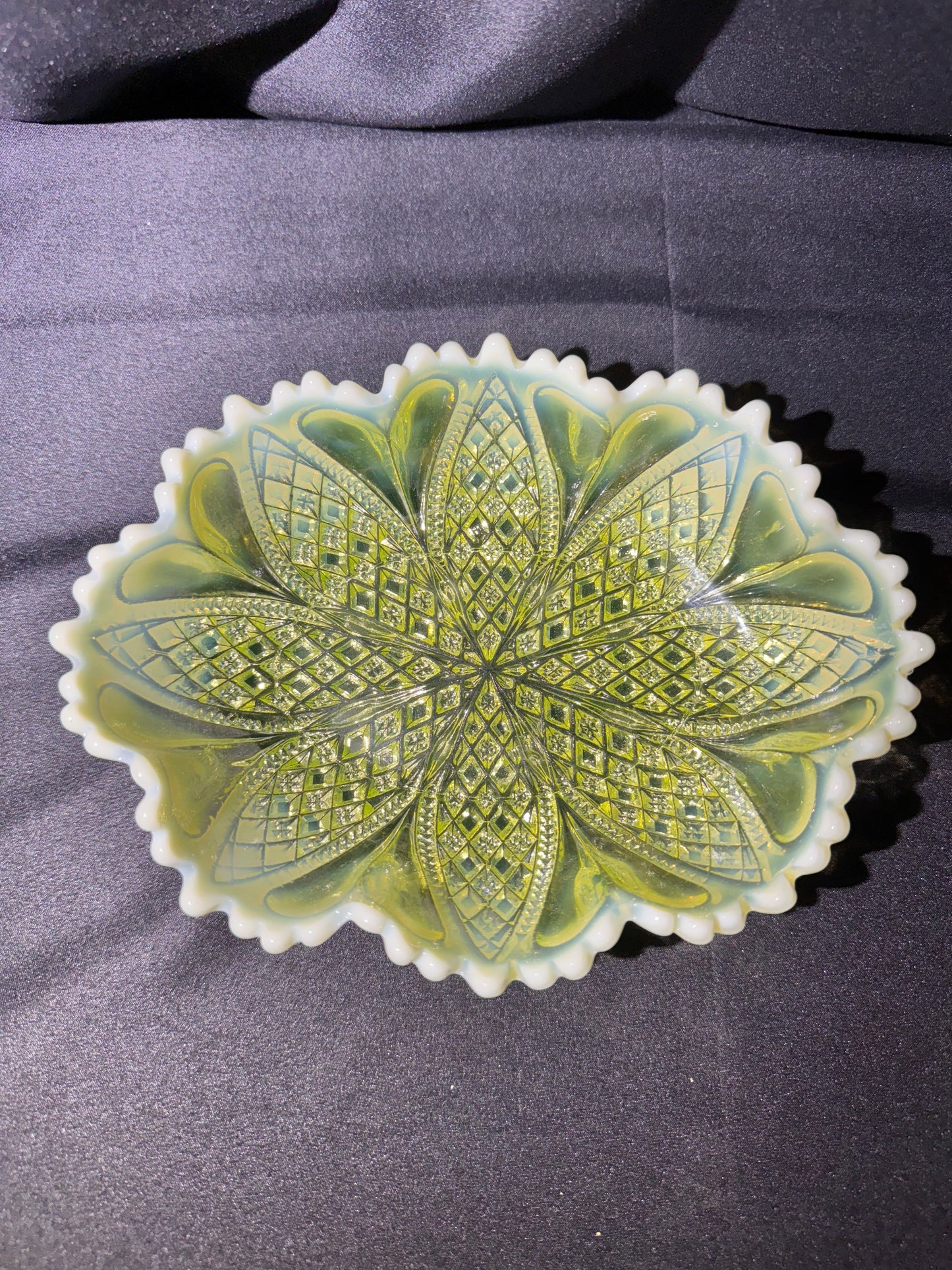 Uranium Glass Davidson Primrose Pearline “William and Mary” Ruffled Oval Bowl RD 413701