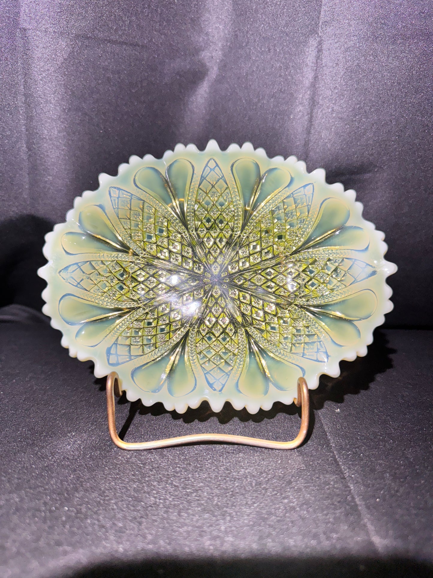 Uranium Glass Davidson Primrose Pearline “William and Mary” Ruffled Dish RD 413701