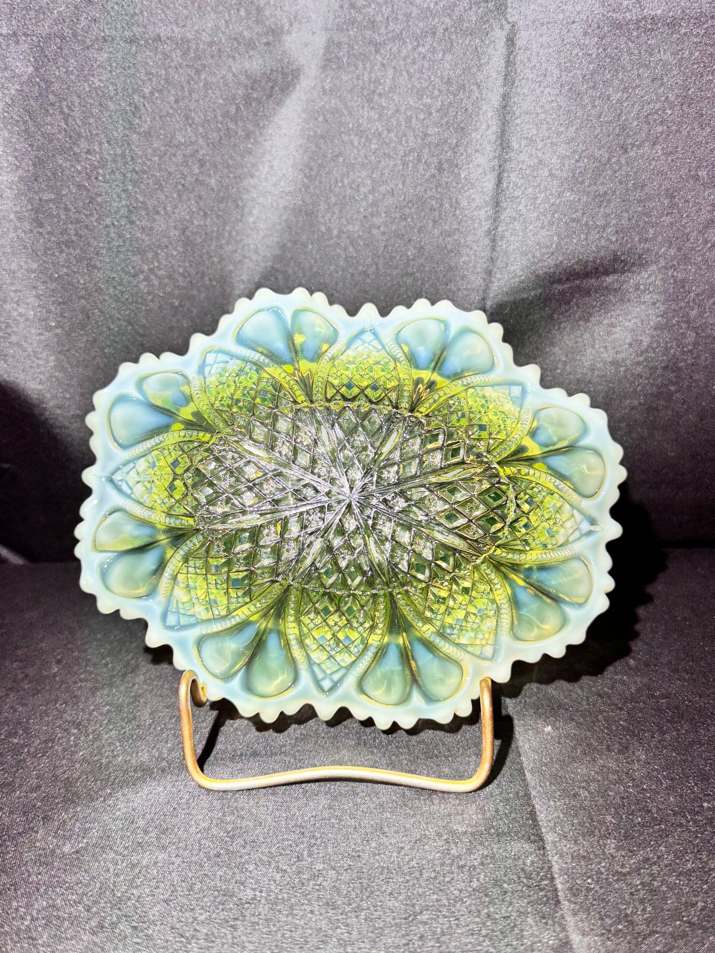 Uranium Glass Davidson Primrose Pearline “William and Mary” Ruffled Dish RD 413701