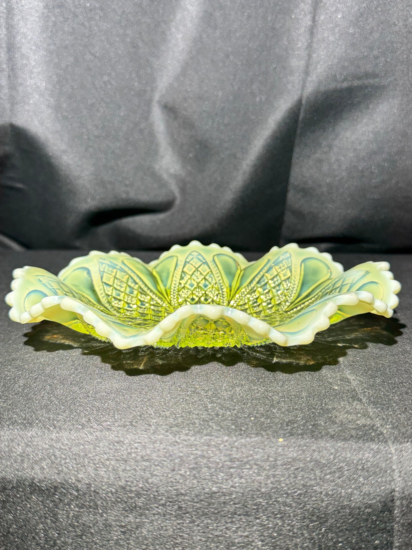 Uranium Glass Davidson Primrose Pearline “William and Mary” Ruffled Dish RD 413701