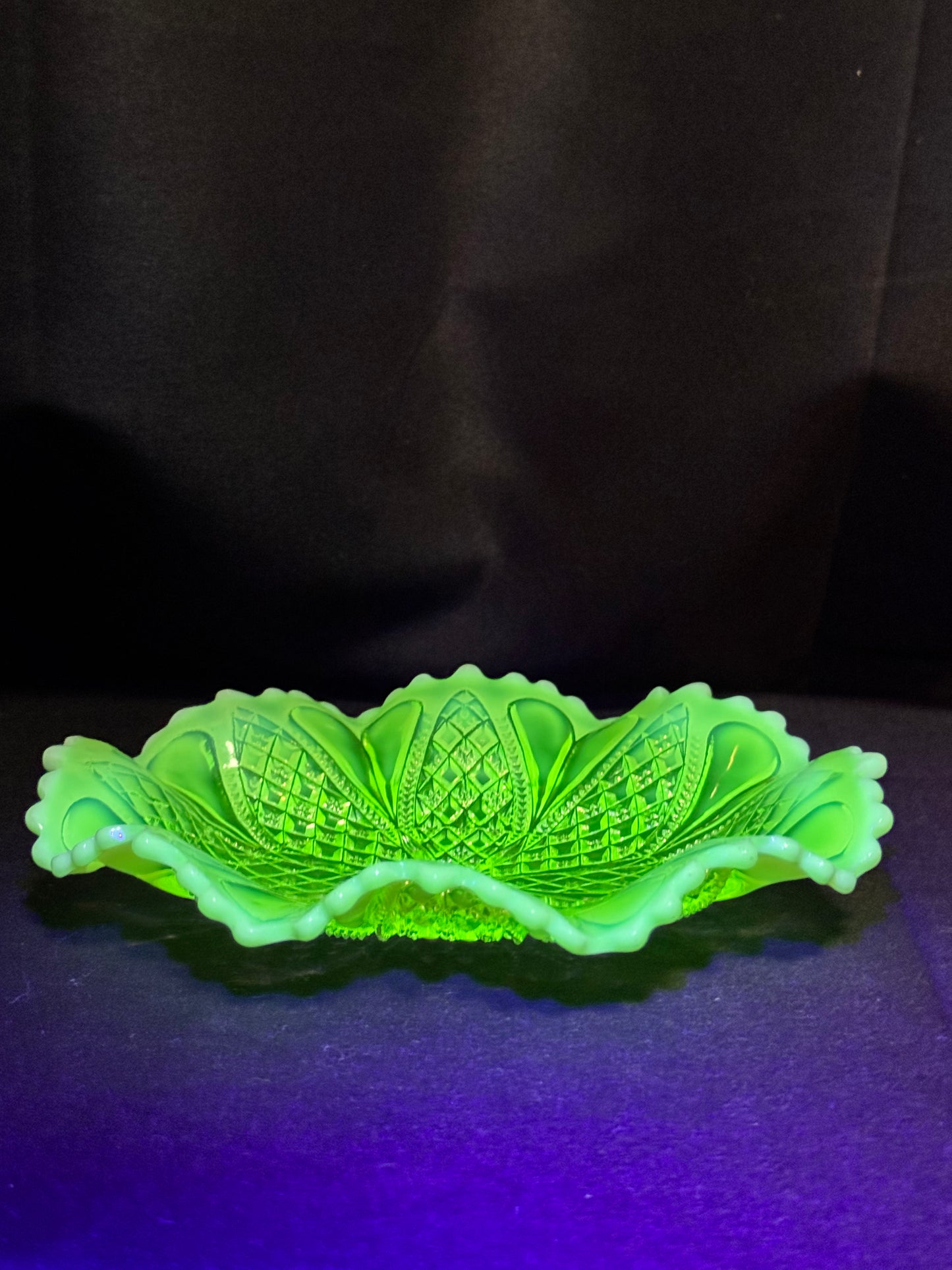 Uranium Glass Davidson Primrose Pearline “William and Mary” Ruffled Dish RD 413701