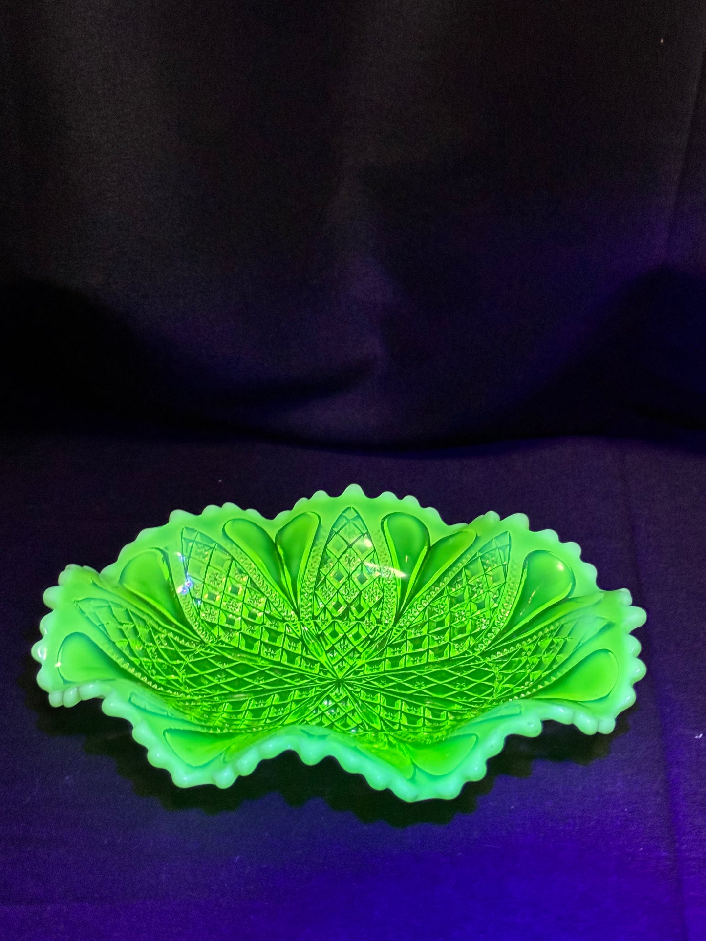 Uranium Glass Davidson Primrose Pearline “William and Mary” Ruffled Dish RD 413701