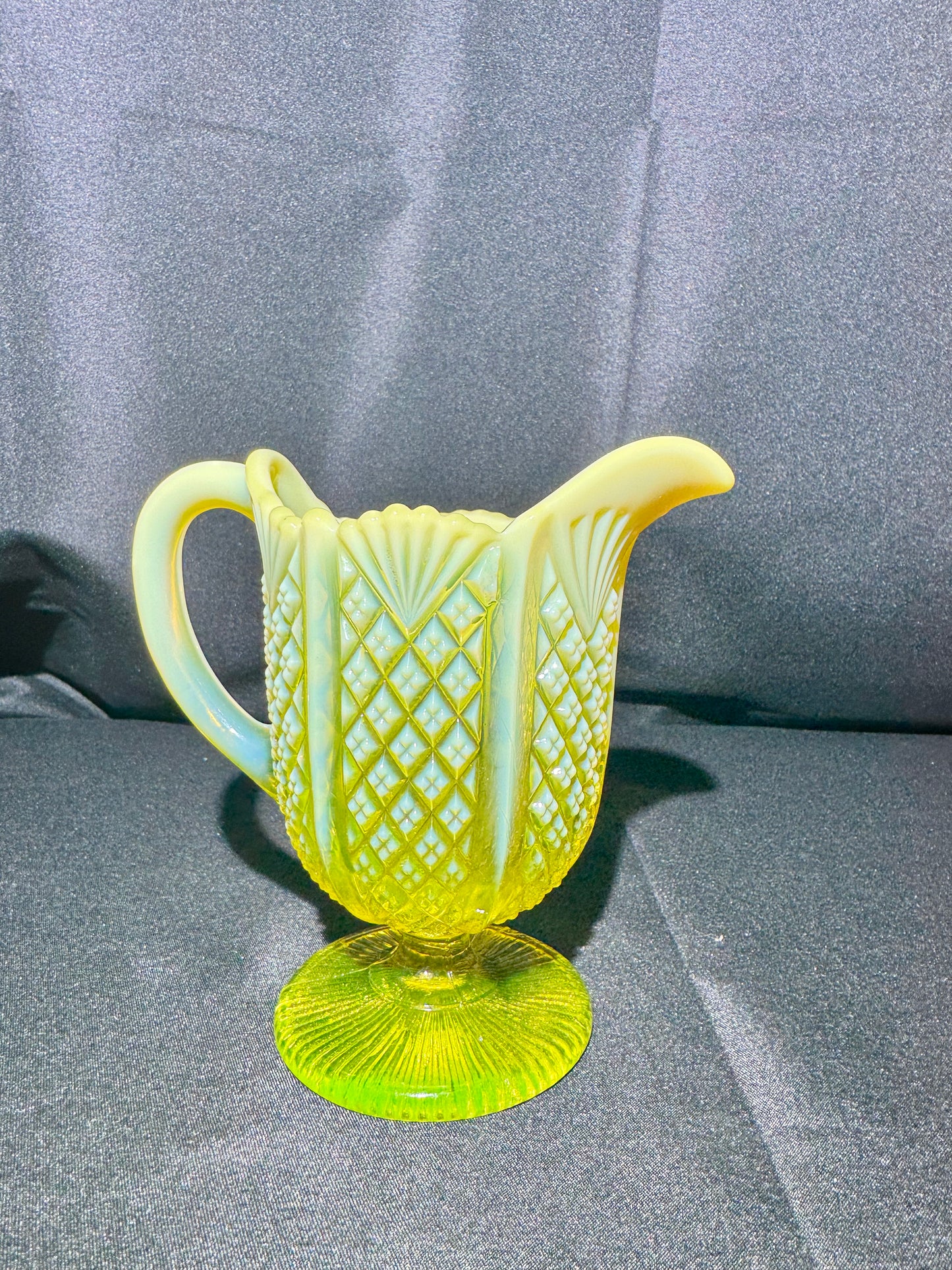 Davidson “Queen’s Crown” Primrose Pearline Uranium Glass Pedestal Creamer RD 320124