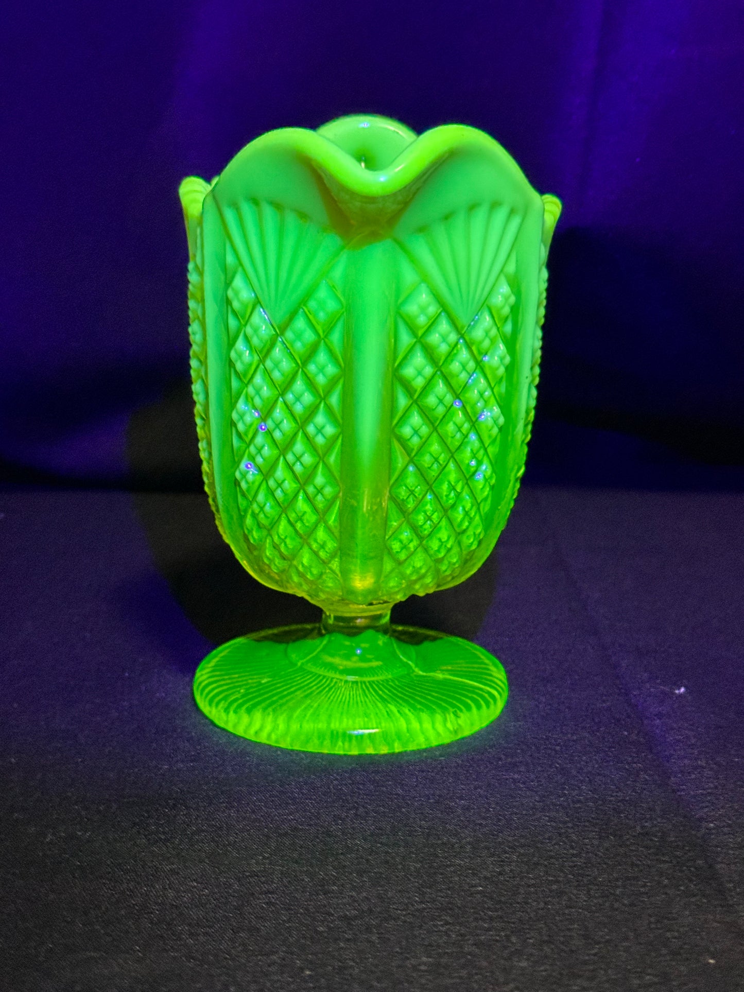 Davidson “Queen’s Crown” Primrose Pearline Uranium Glass Pedestal Creamer RD 320124