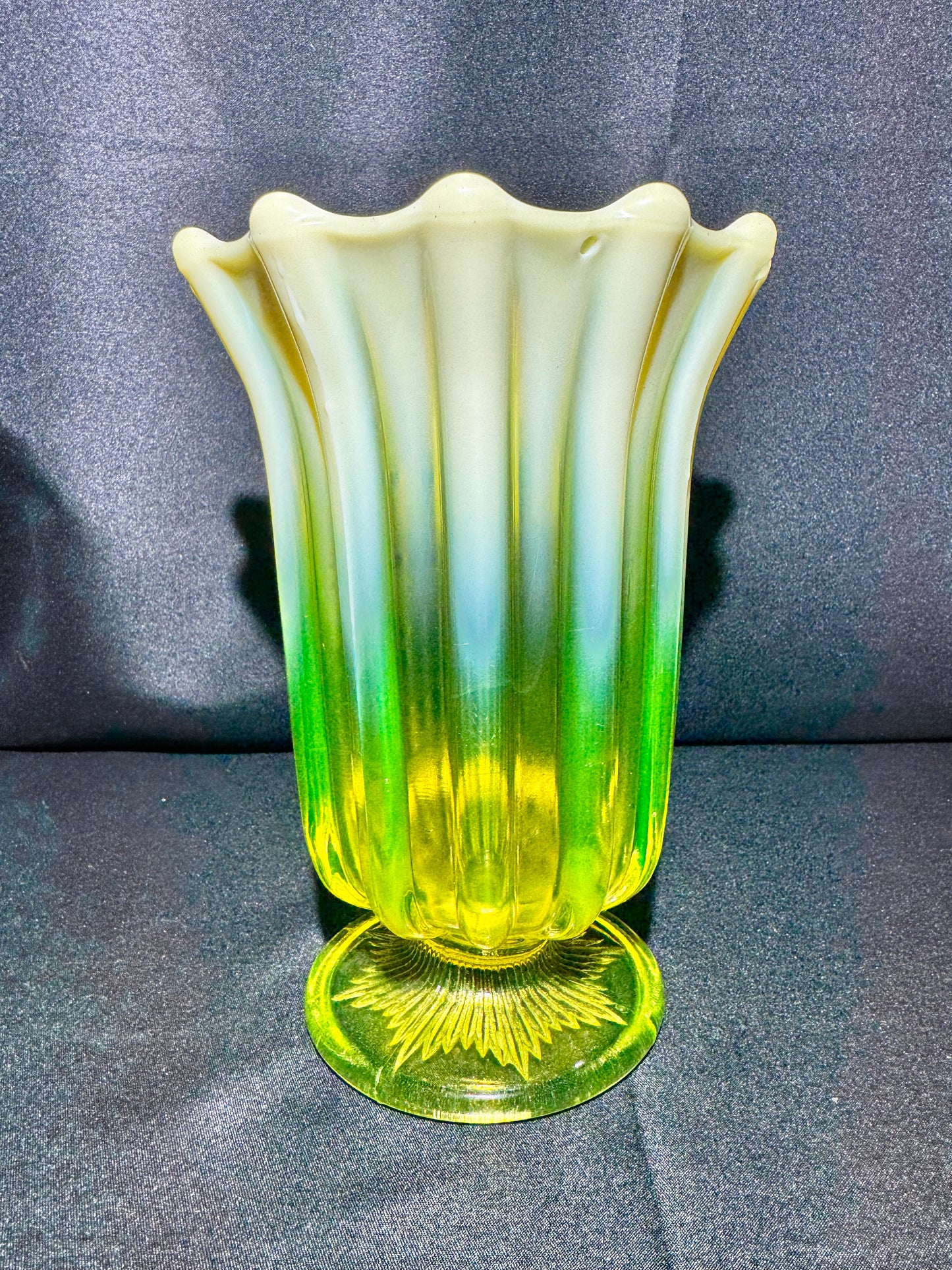 Uranium-Davidson “Brideshead” 7” Vase – Pearline Primrose – RD 130643