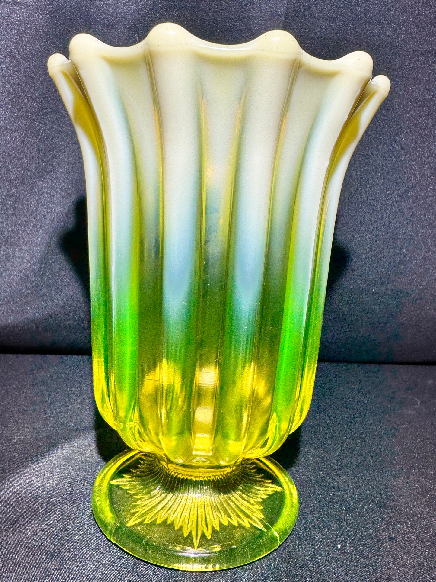 Uranium-Davidson “Brideshead” 7” Vase – Pearline Primrose – RD 130643