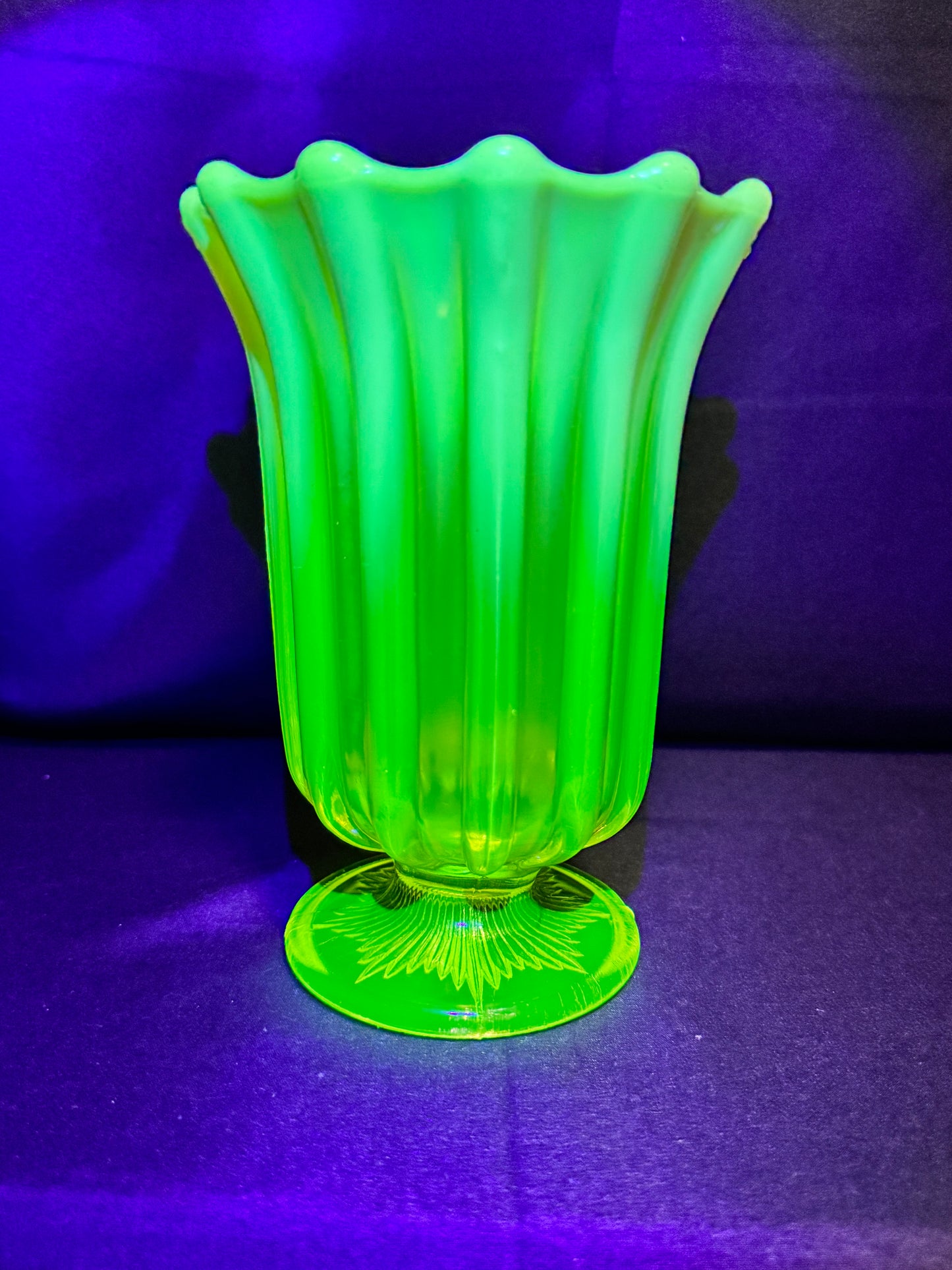 Uranium-Davidson “Brideshead” 7” Vase – Pearline Primrose – RD 130643