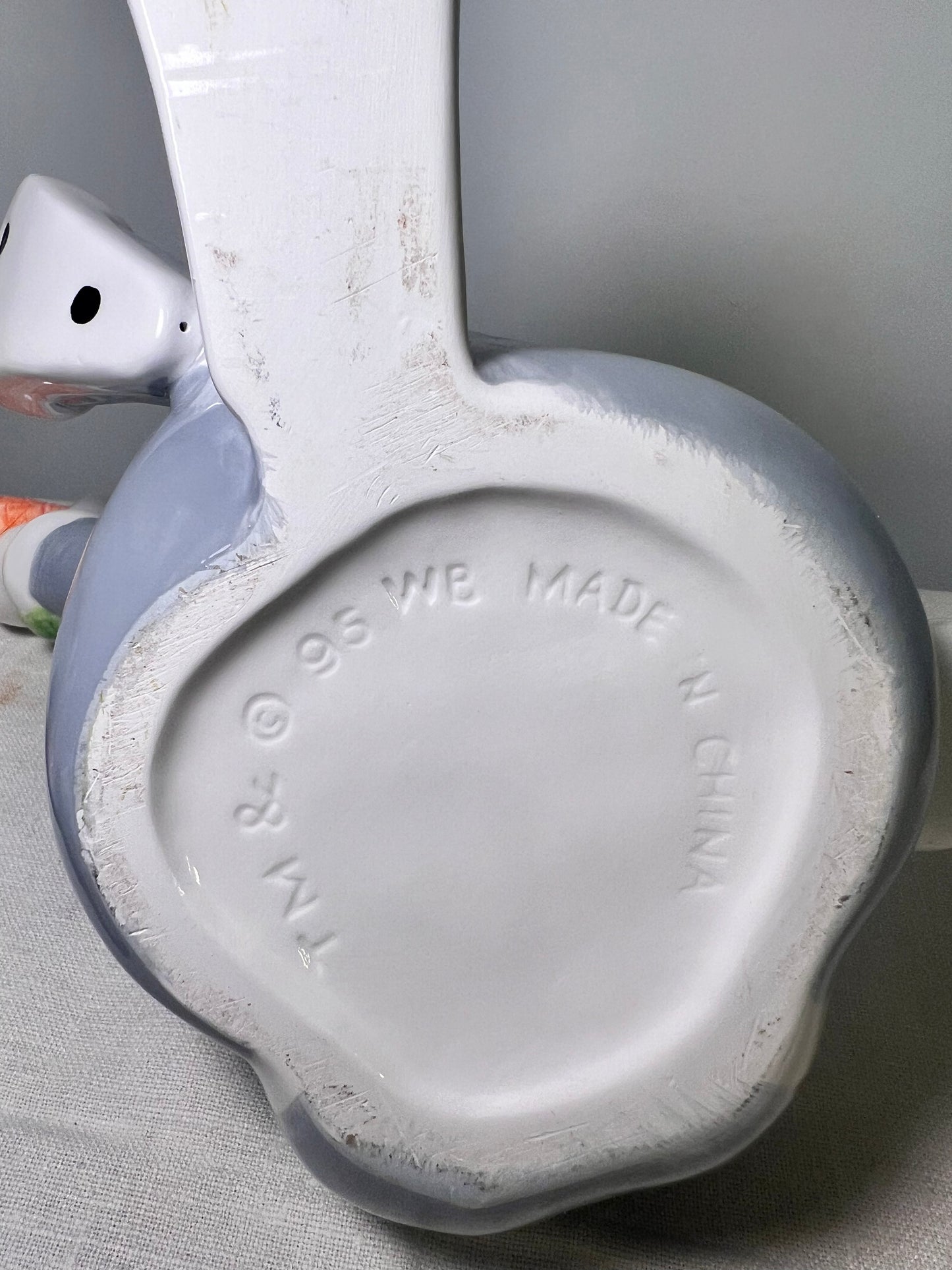 Bugs Bunny- 10 1/2” Teapot- Warner Brothers- Looney Tunes-1995