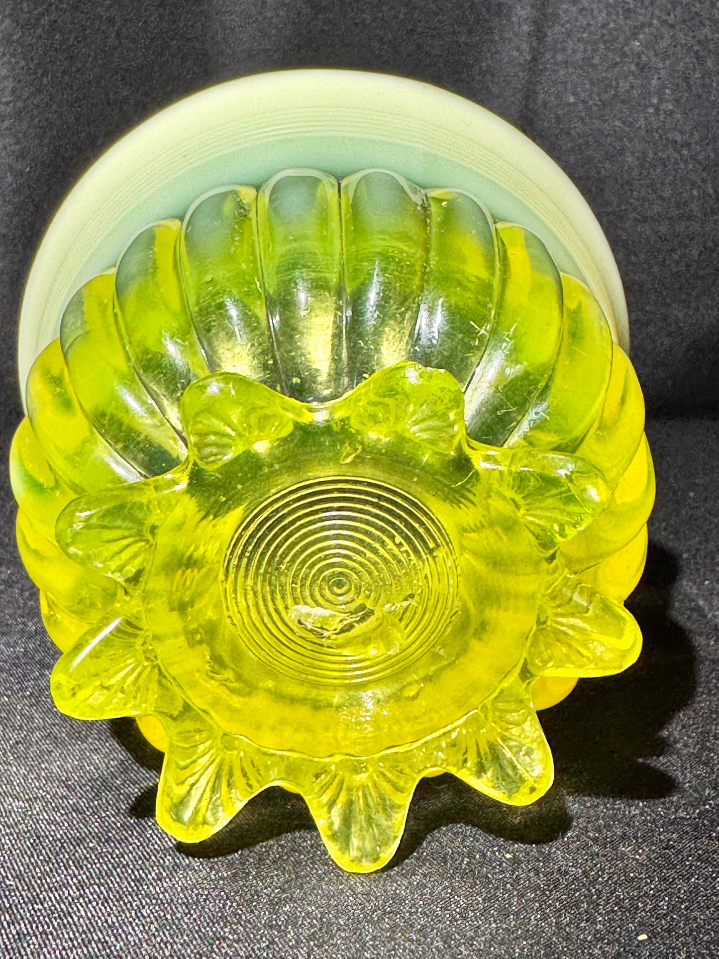 Uranium Davidson Creamer & Sugar Set – “Lady Caroline” Primrose Pearline Collection