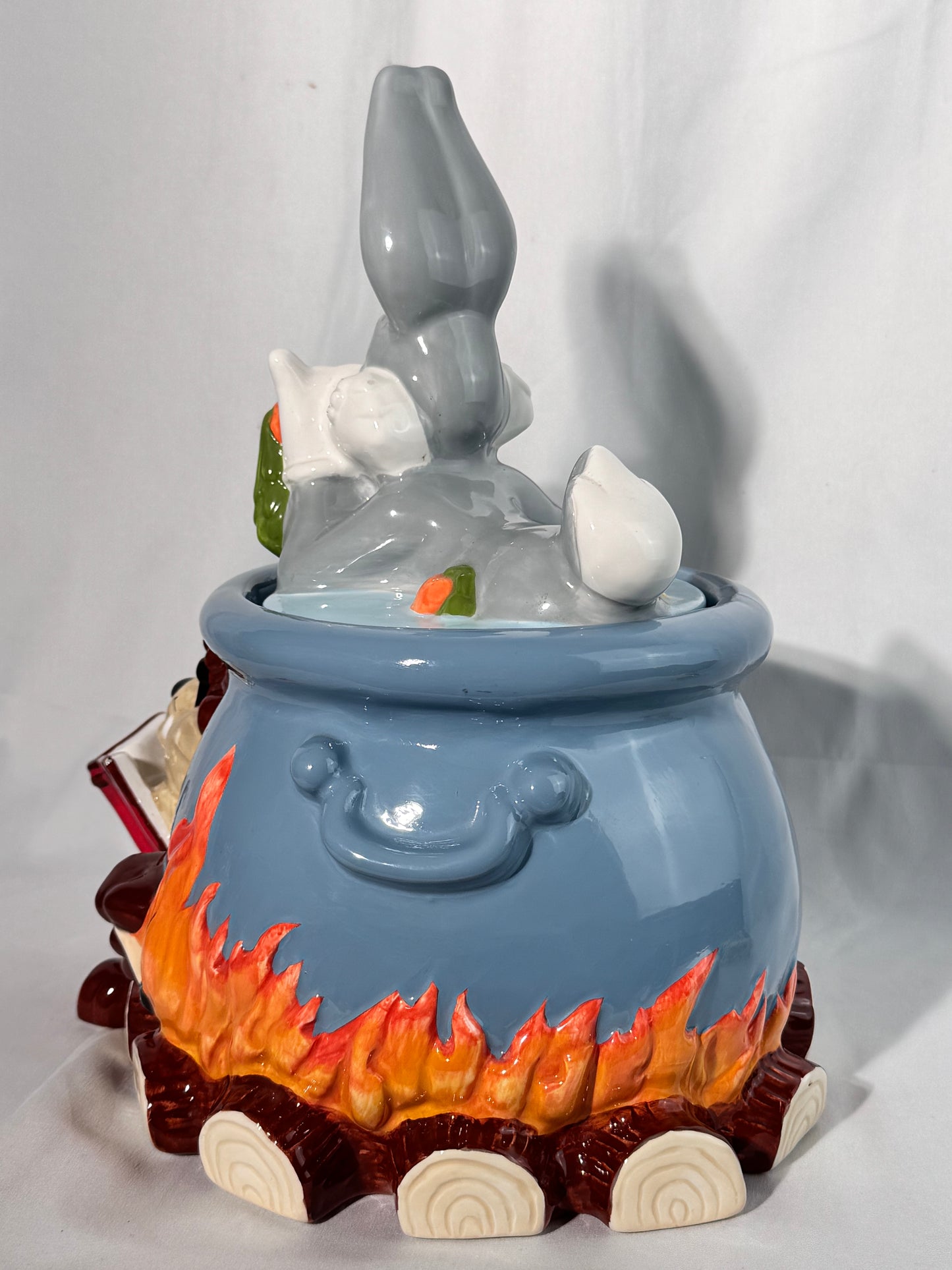 Bugs Bunny and Taz cauldron - cookie jar- Looney Tunes-Warner Brothers- 1998