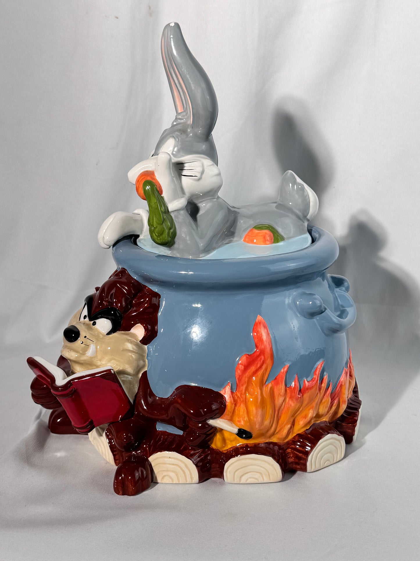 Bugs Bunny and Taz cauldron - cookie jar- Looney Tunes-Warner Brothers- 1998
