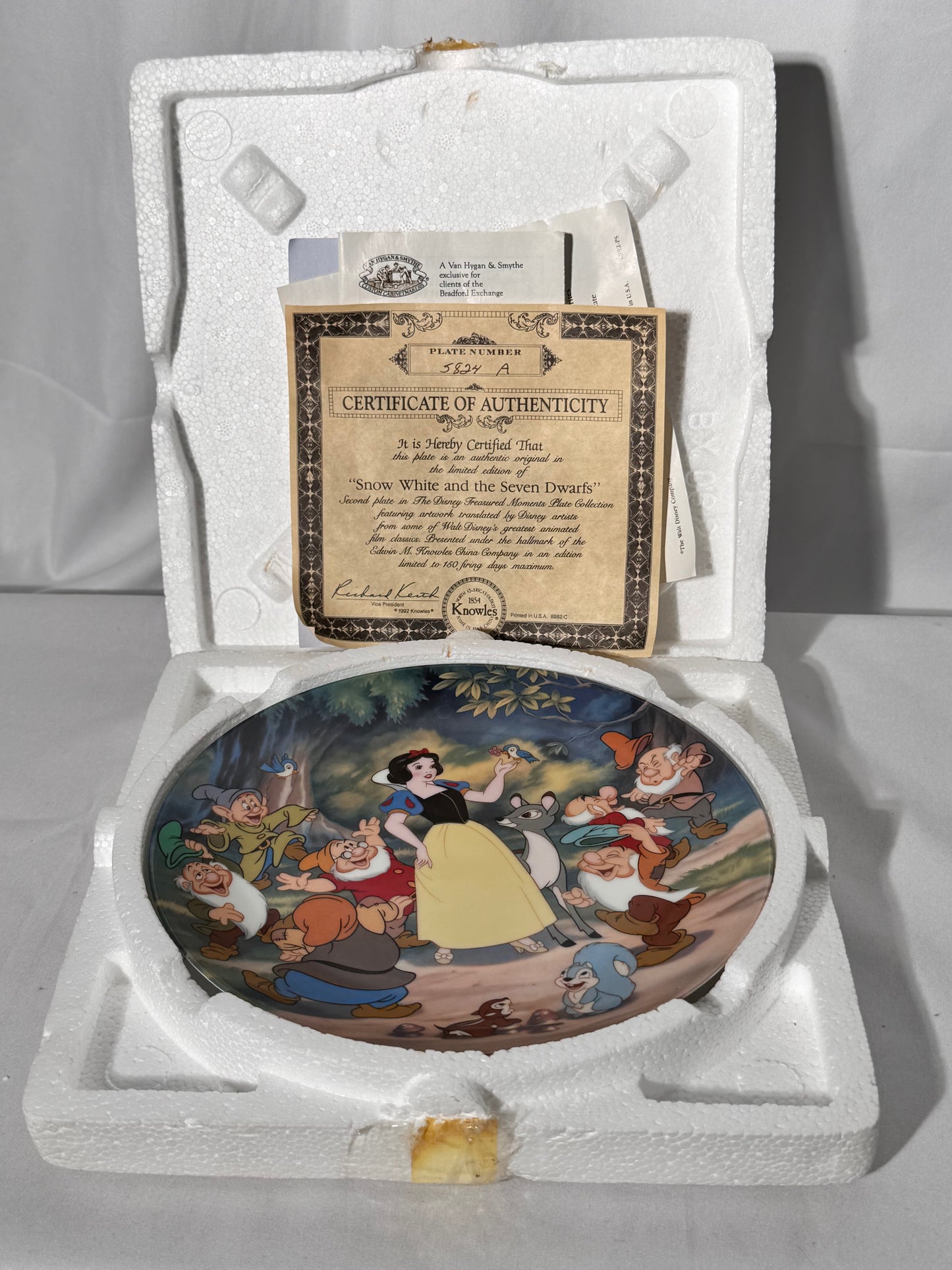 Snow White, and the seven dwarfs-collector plate - # 5824a- Disney treasured moments