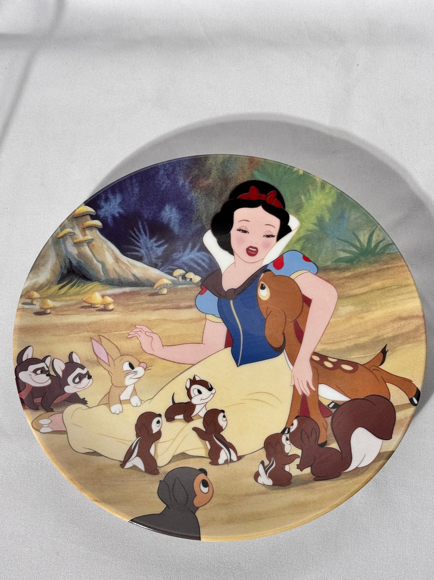 Snow White-collectors plate-with a smile in a song-plate number 8141C- Walt Disney-Knowles