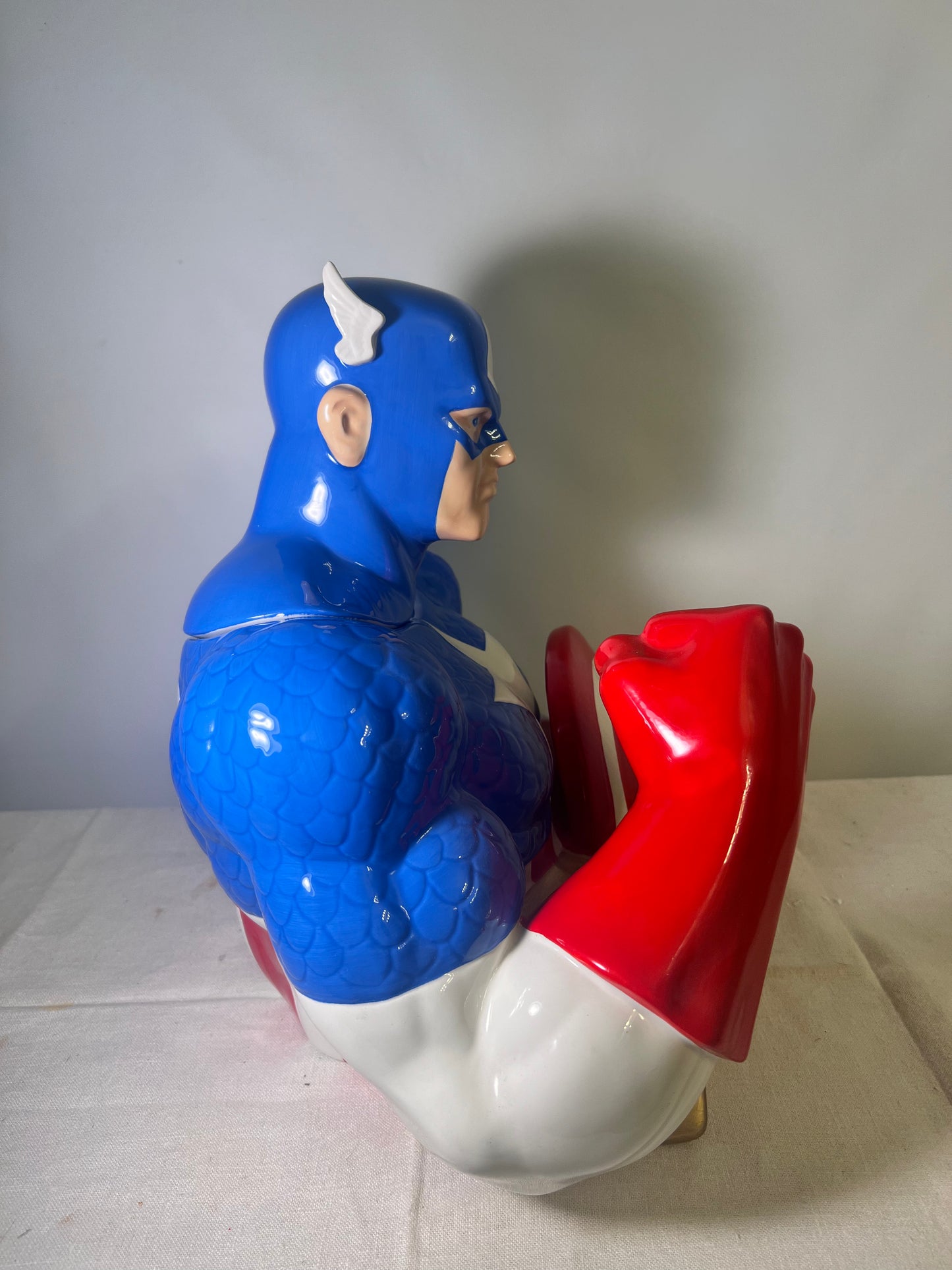 Captain America -12 1/2” cookie jar- Star-limited edition- 504/1000- 1998