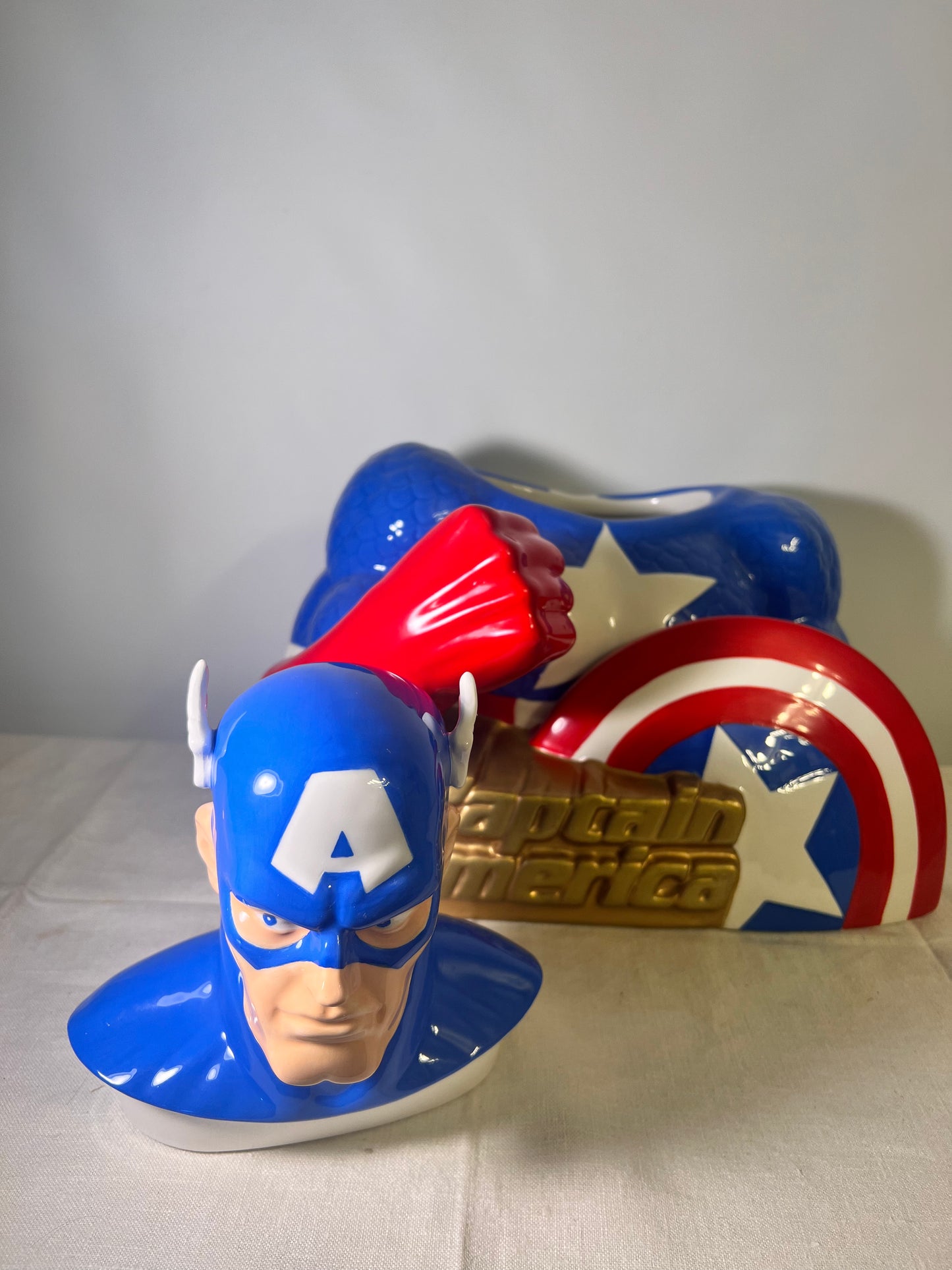 Captain America -12 1/2” cookie jar- Star-limited edition- 504/1000- 1998