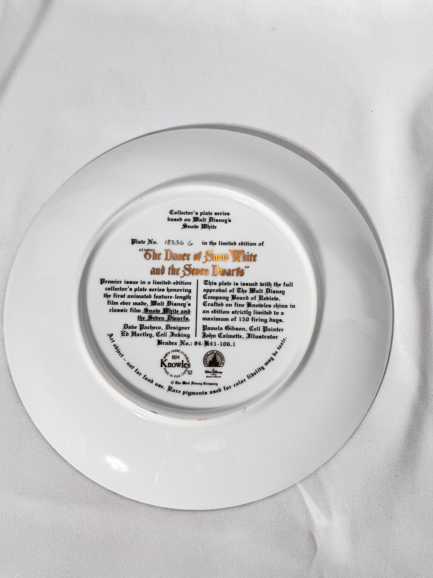 Snow White, and the seven dwarfs-collector plate -Knowles- Disney- the dance of Snow White and the seven dwarfs-original box with certificate