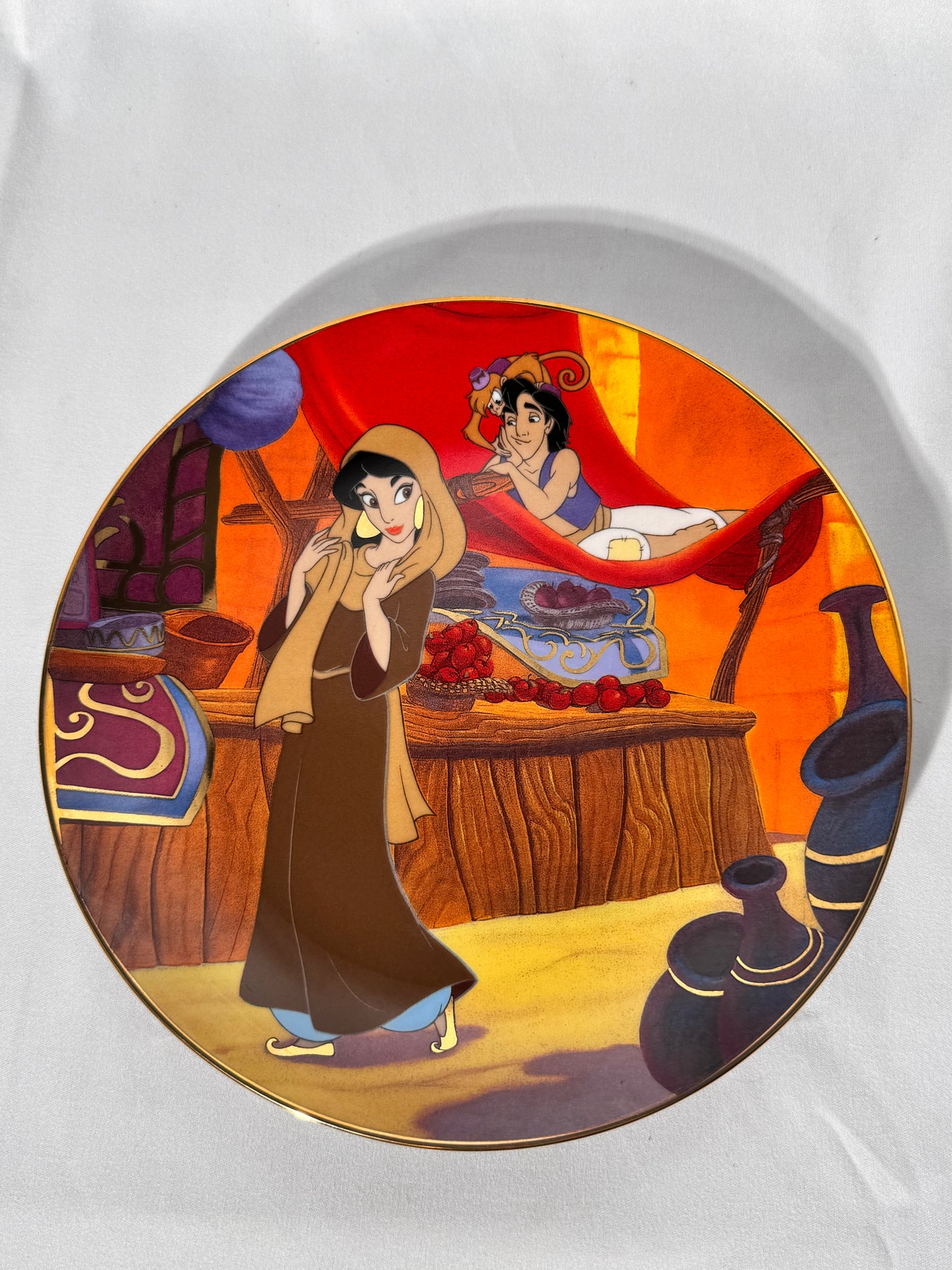 Aladdin-collectors plate-the Bradford exchange-Aladdin in love -plate number 2324A -Disney-gold trim